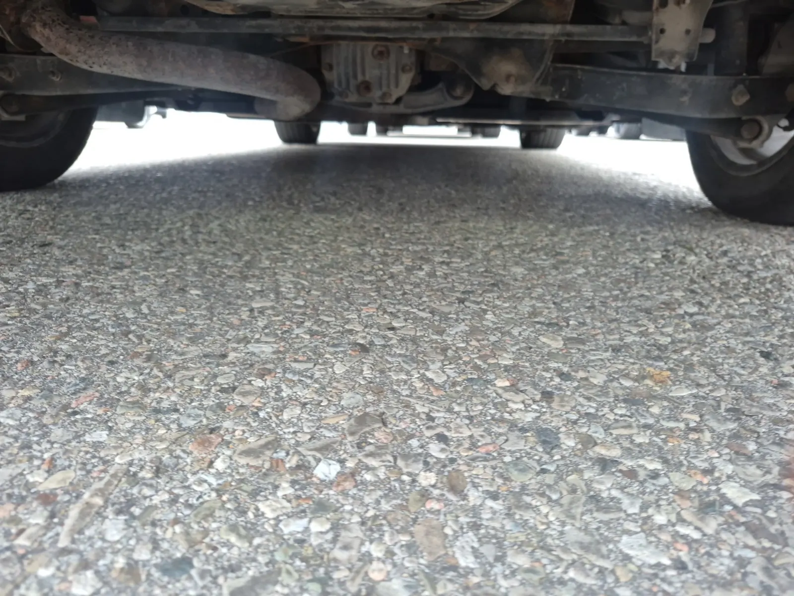 Undercarriage - Rear Photo