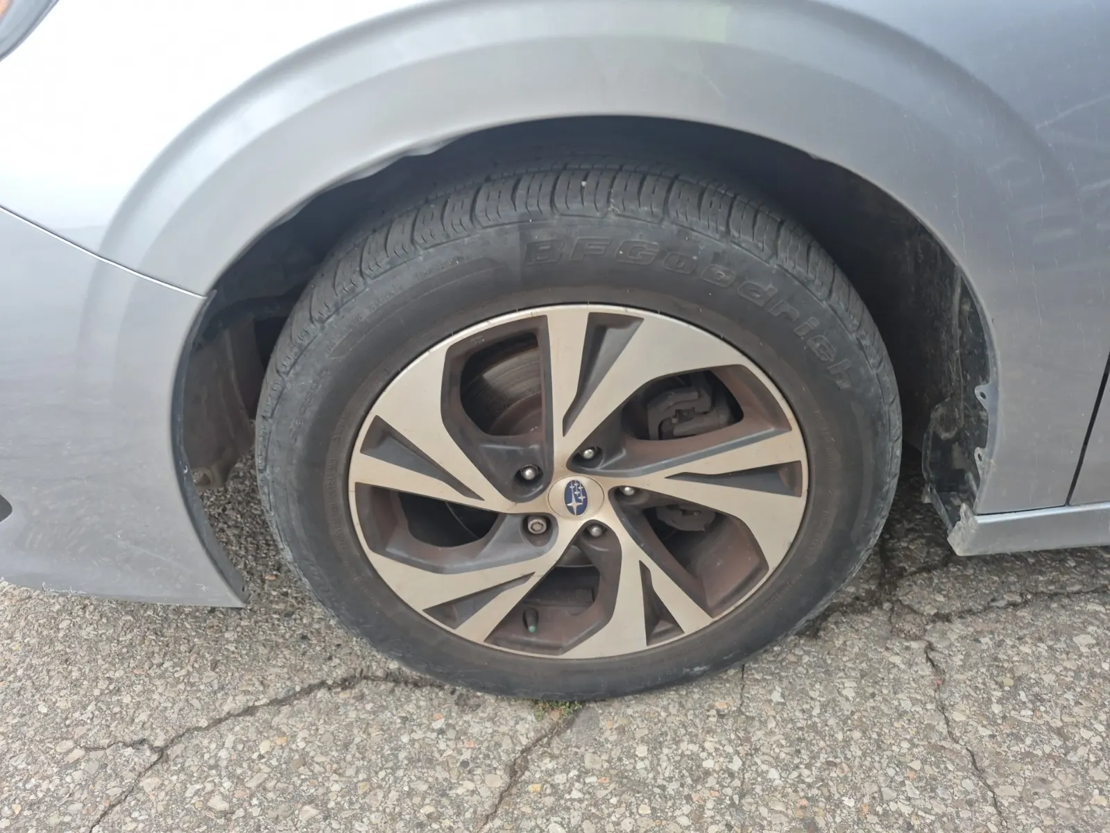 Front driver wheel/tire photo