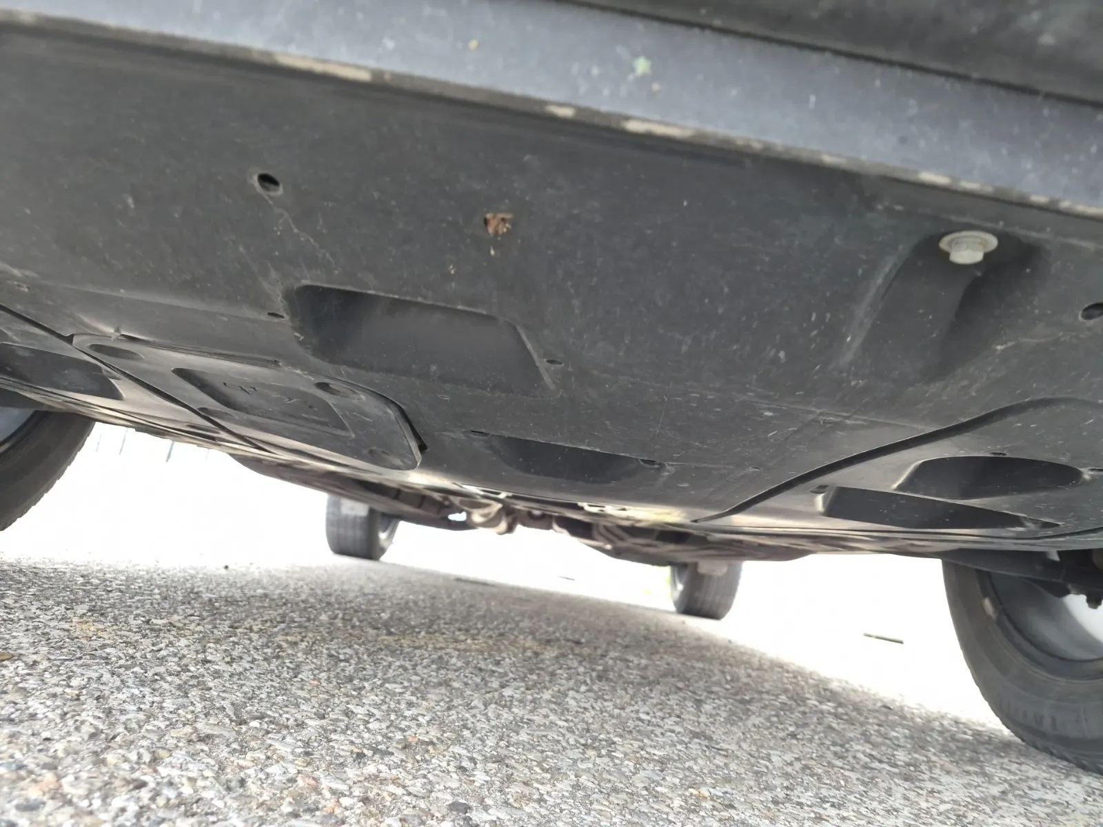 Undercarriage - Front Photo