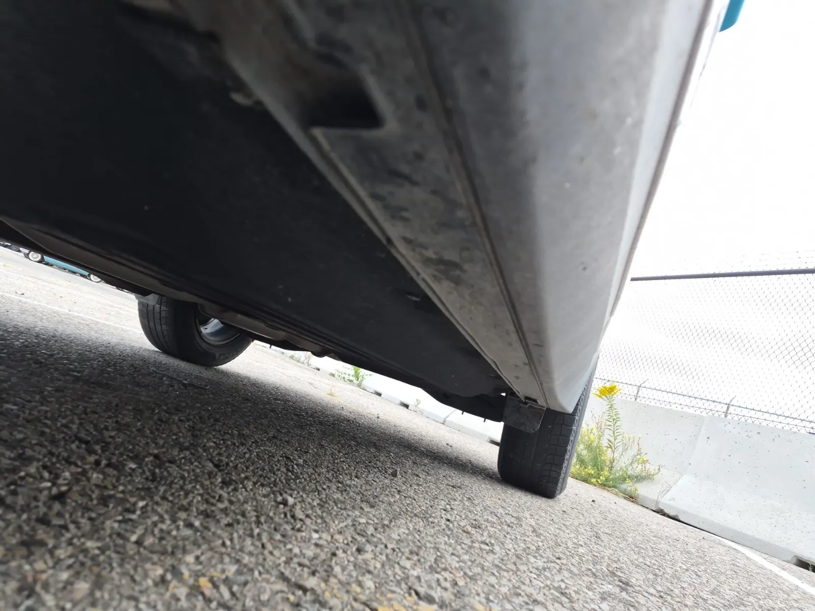 Undercarriage - Driver Photo