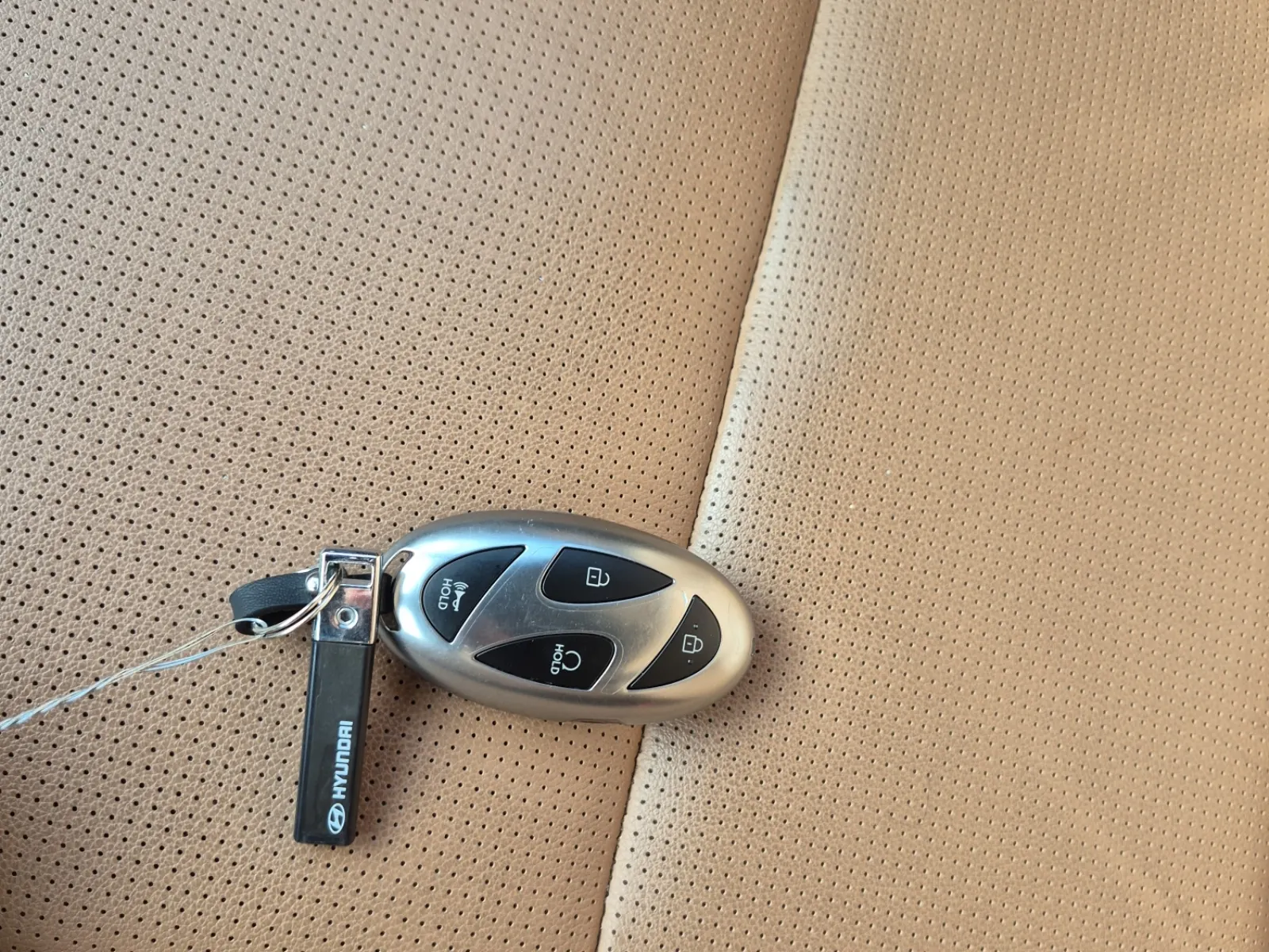 Keys/Fobs/Manual Photo