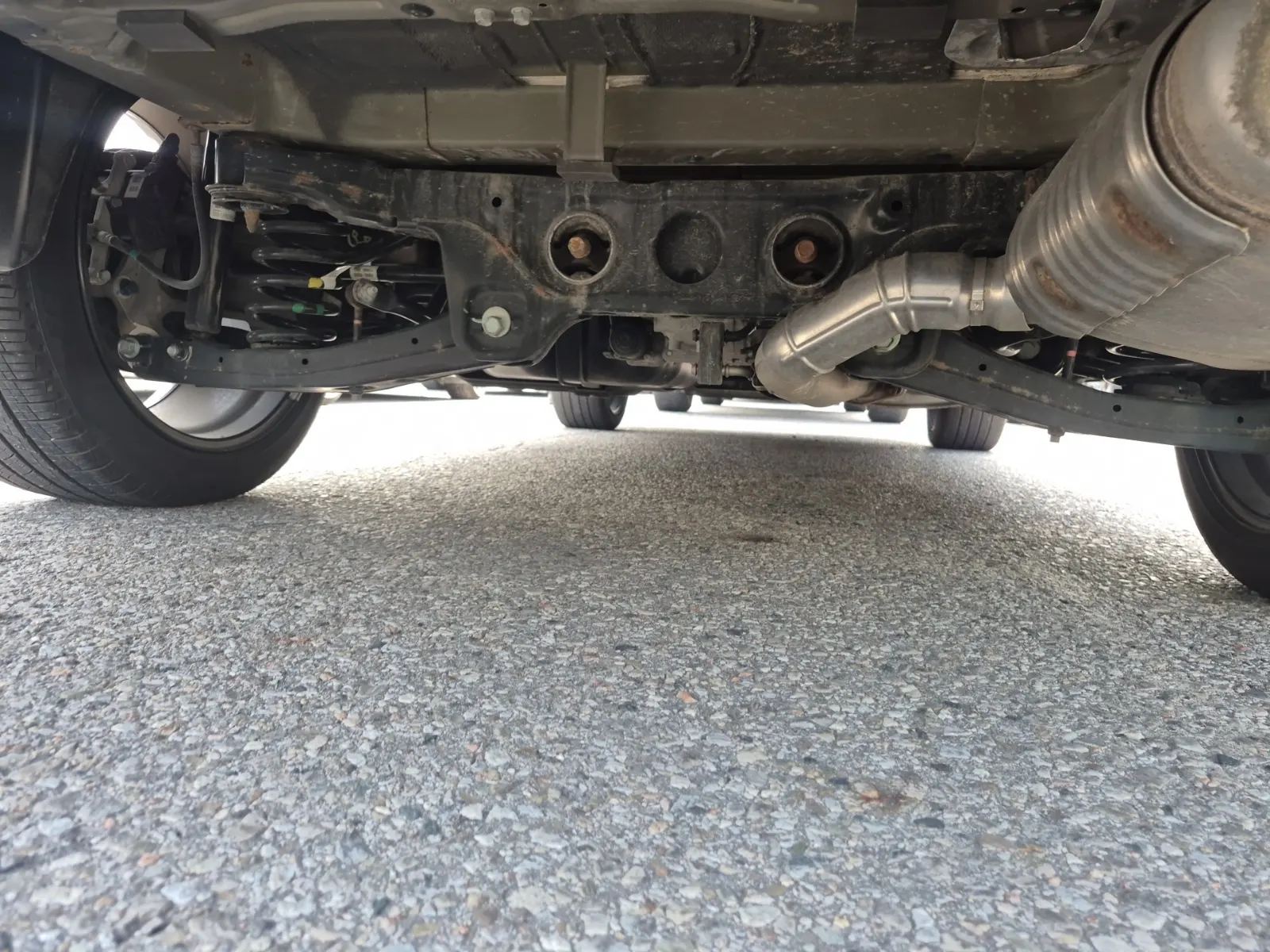 Undercarriage - Rear Photo