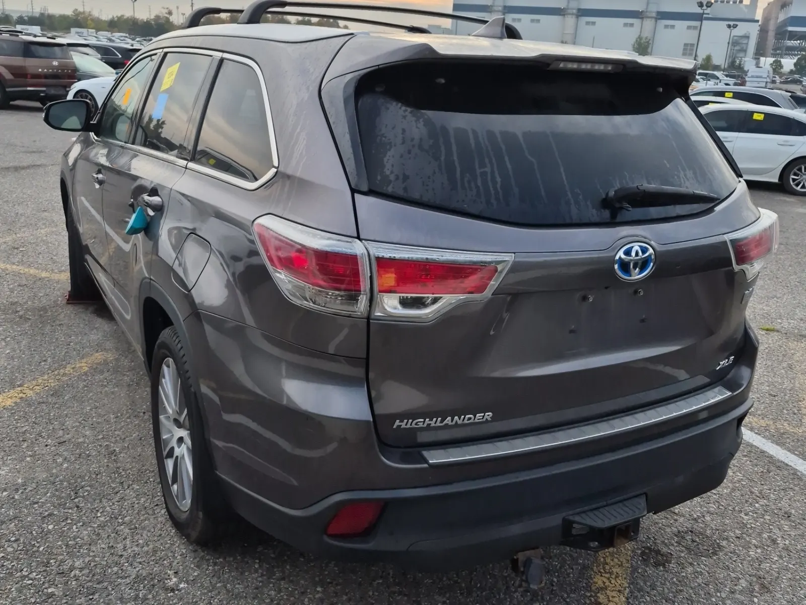 Driver Rear 3/4 Photo