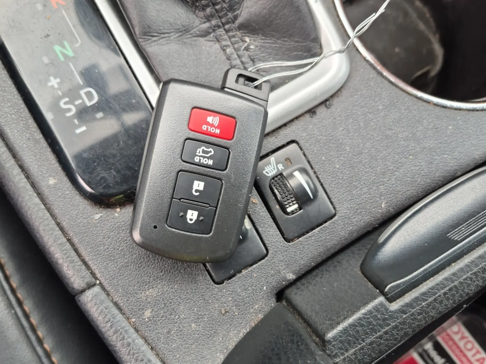 Keys/Fobs/Manual Photo