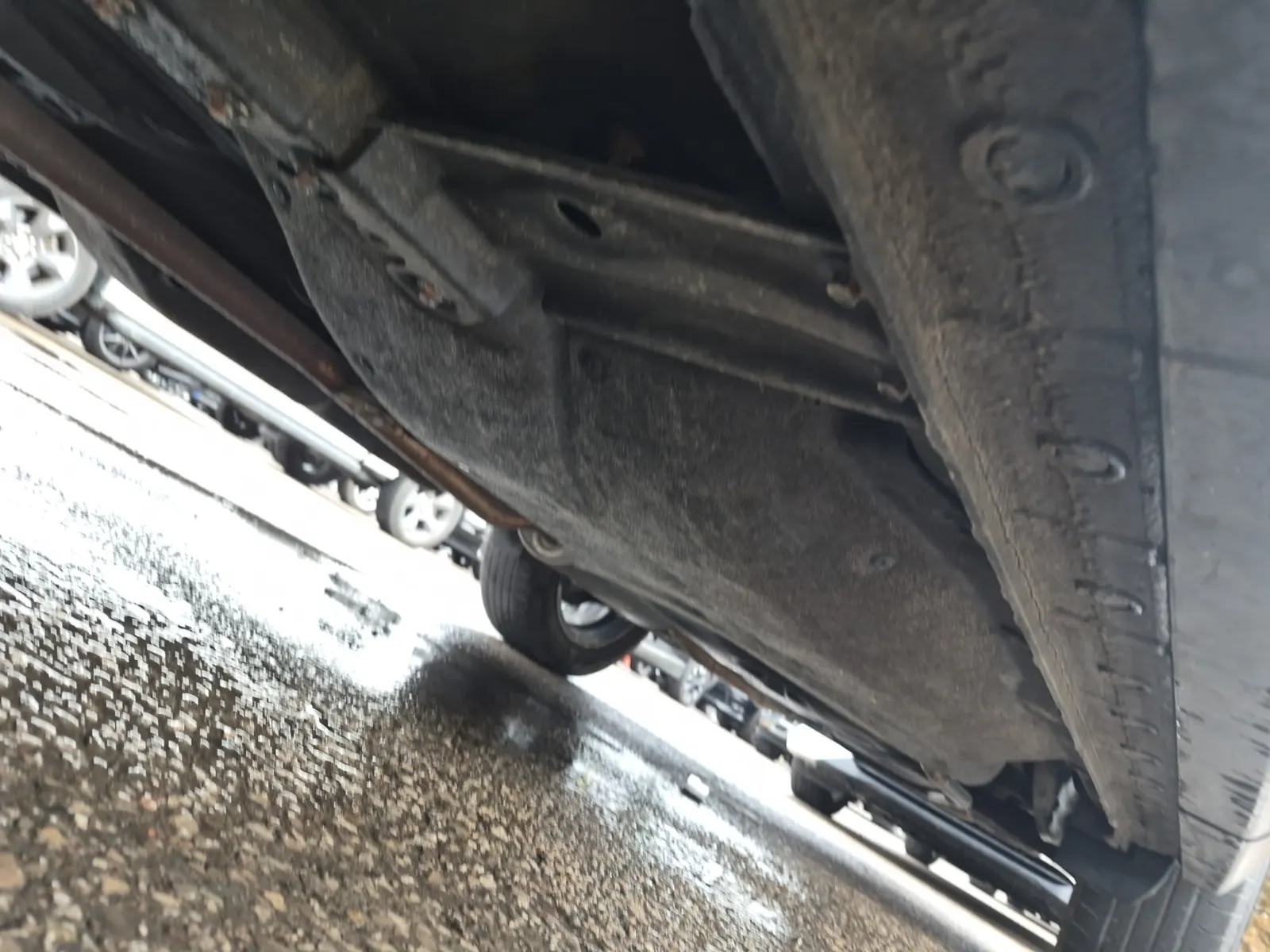 Undercarriage - Driver Photo