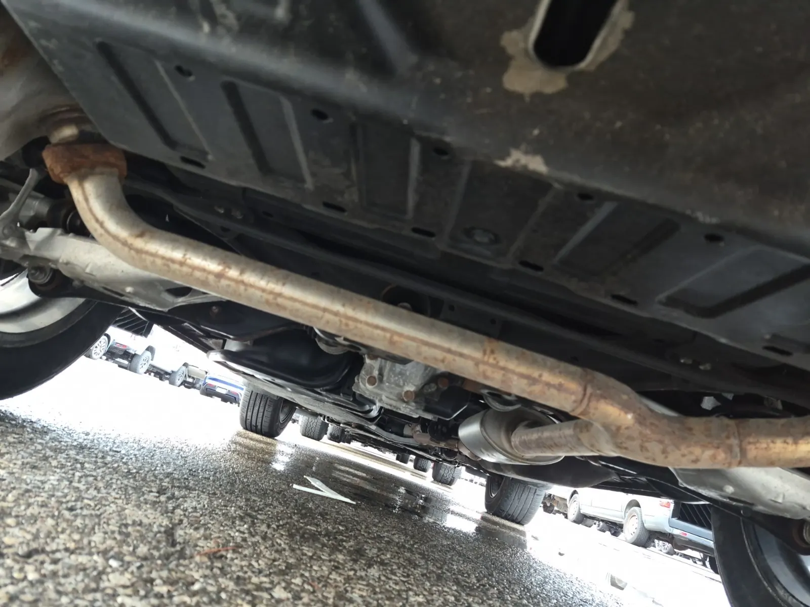 Undercarriage - Rear Photo