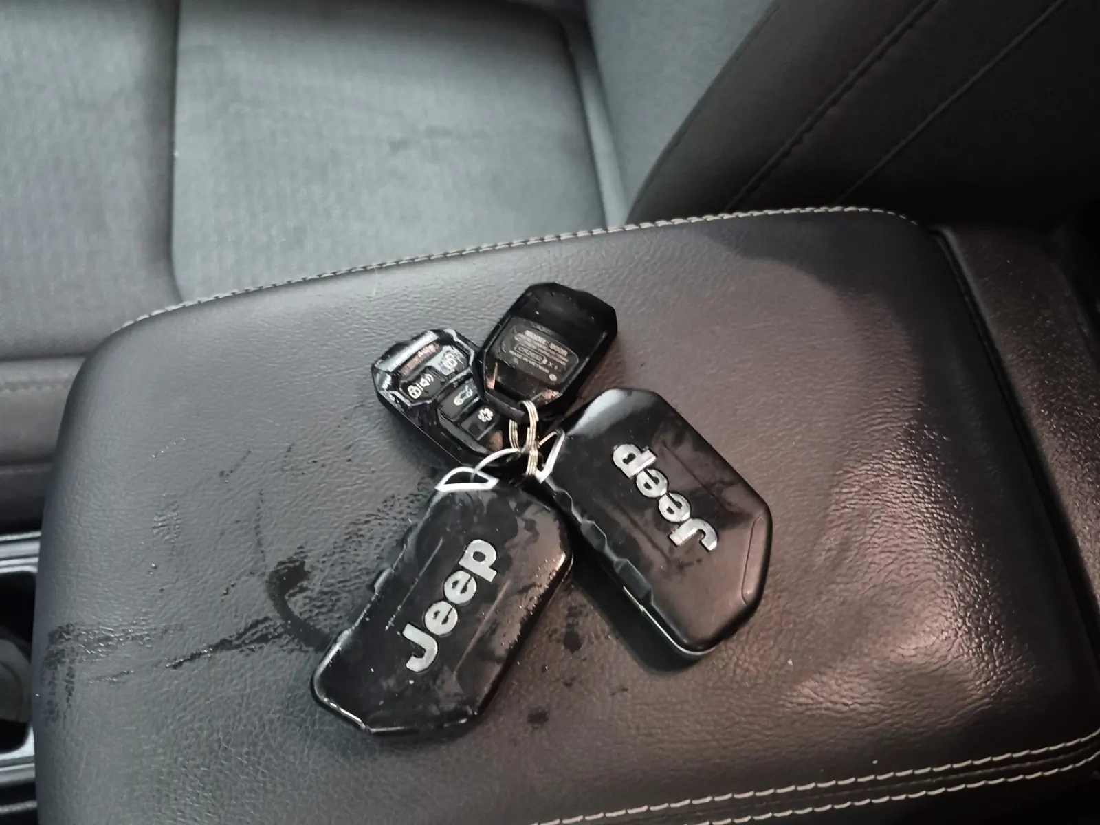 Keys/Fobs/Manual Photo