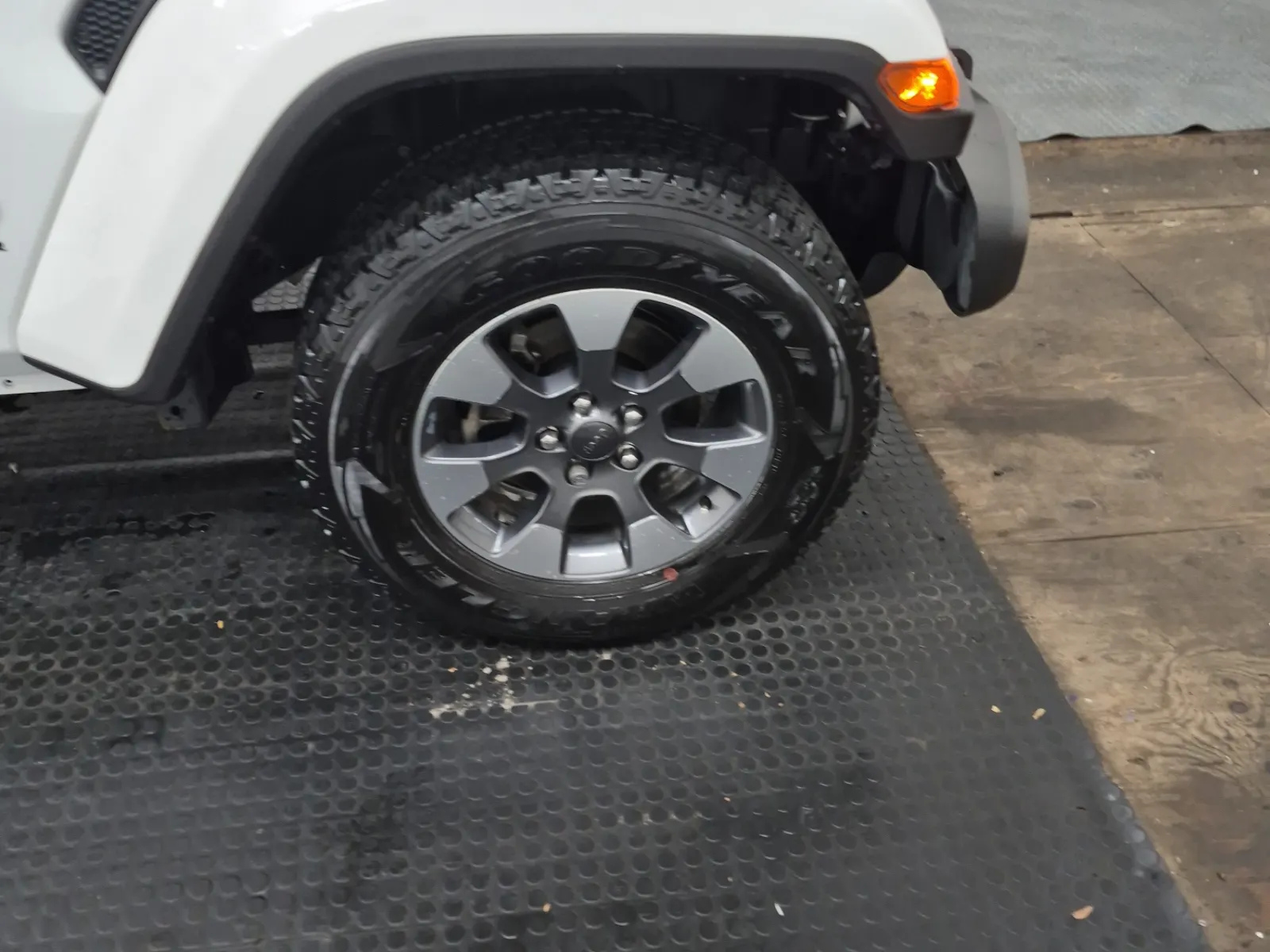 Right Front Wheel/Tire Photo