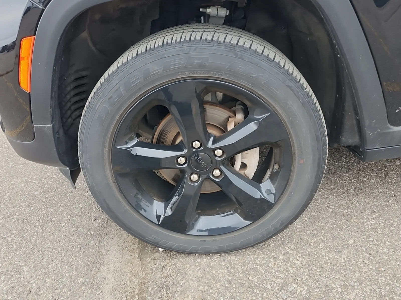 Front driver wheel/tire photo