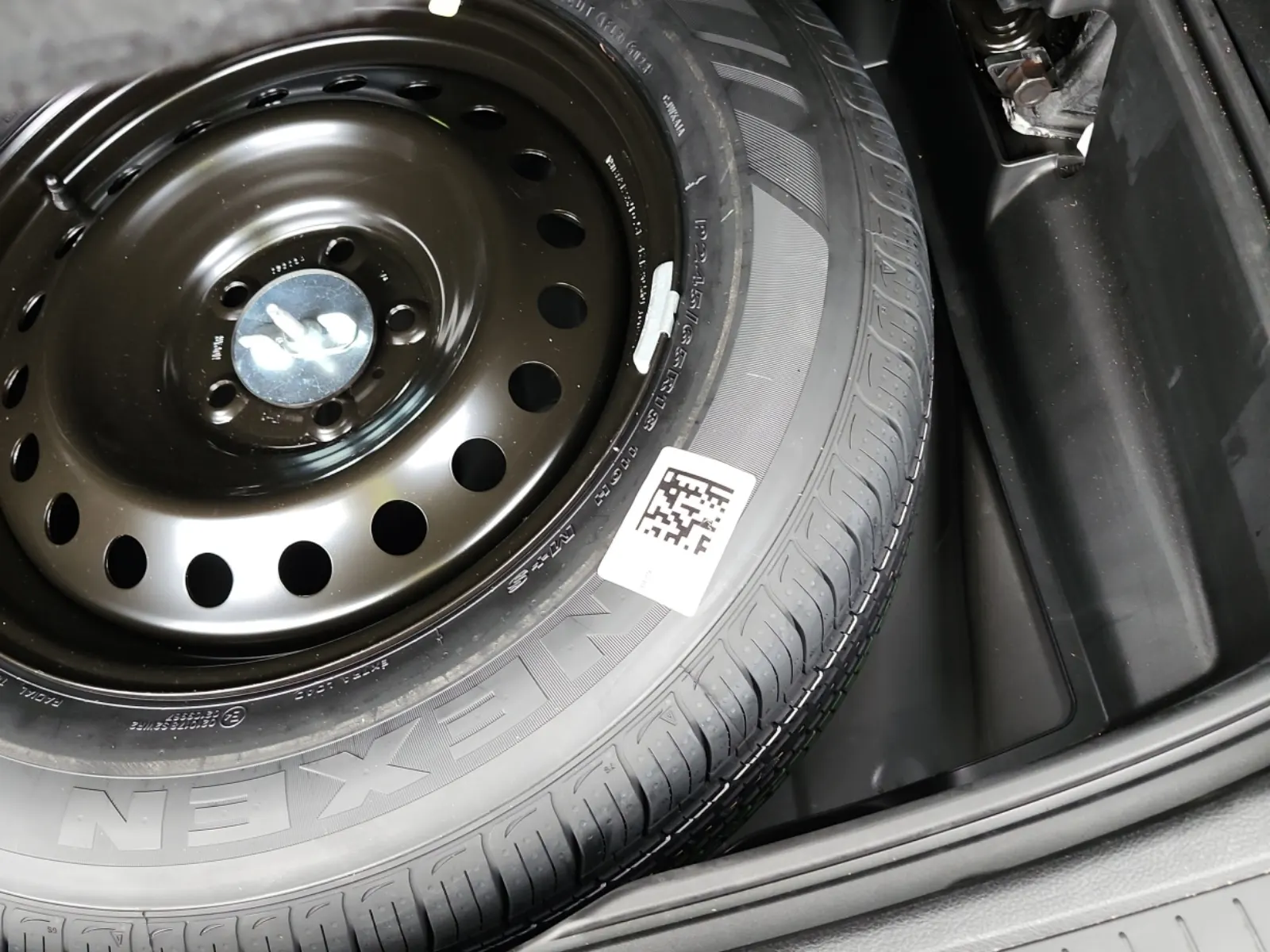 Spare Tire & Wheel Photo