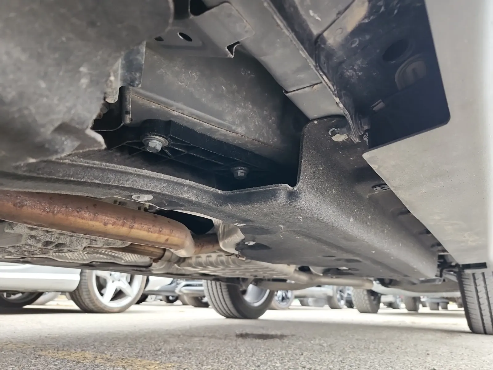 Undercarriage - Driver Photo