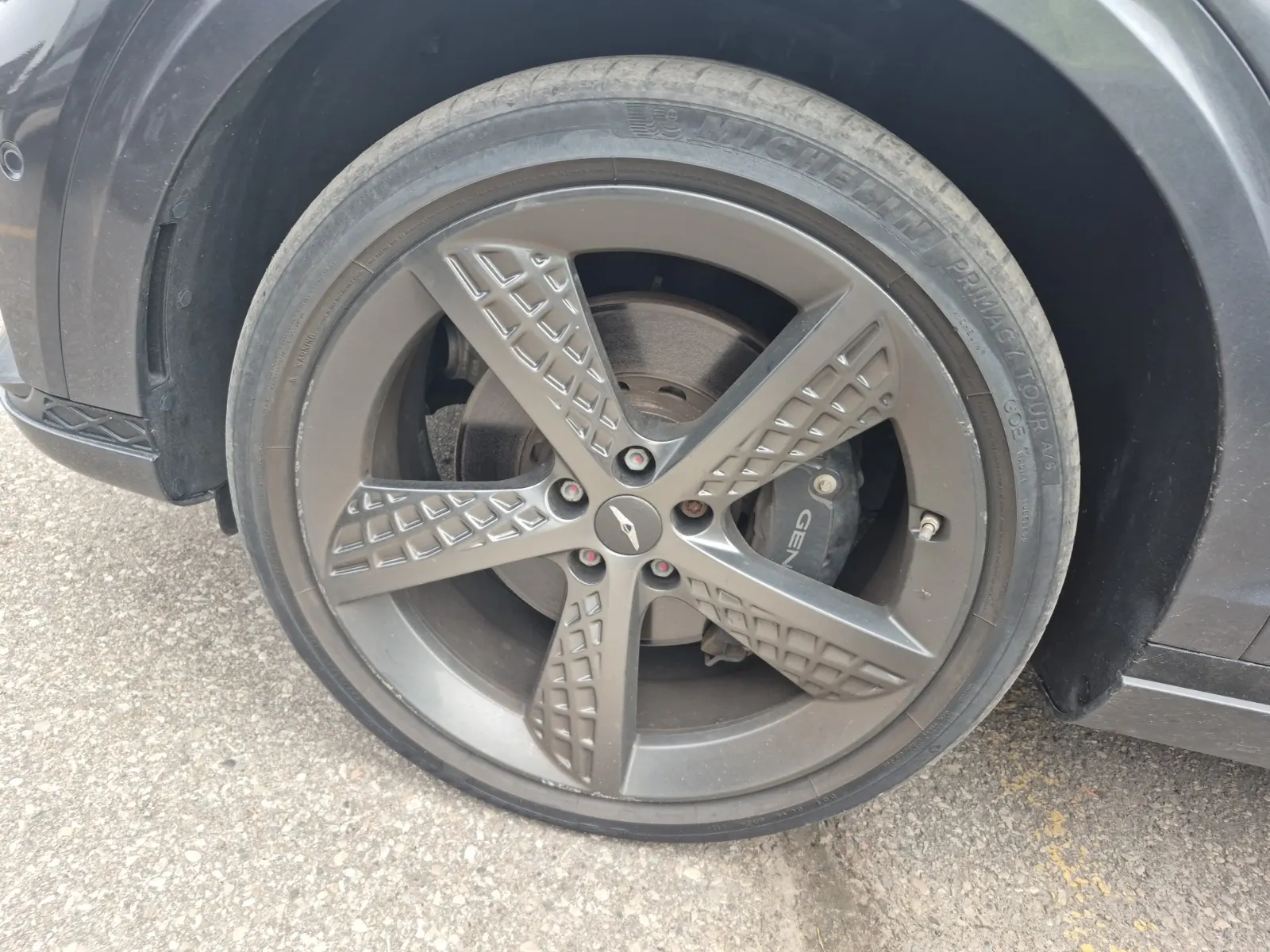 Front driver wheel/tire photo