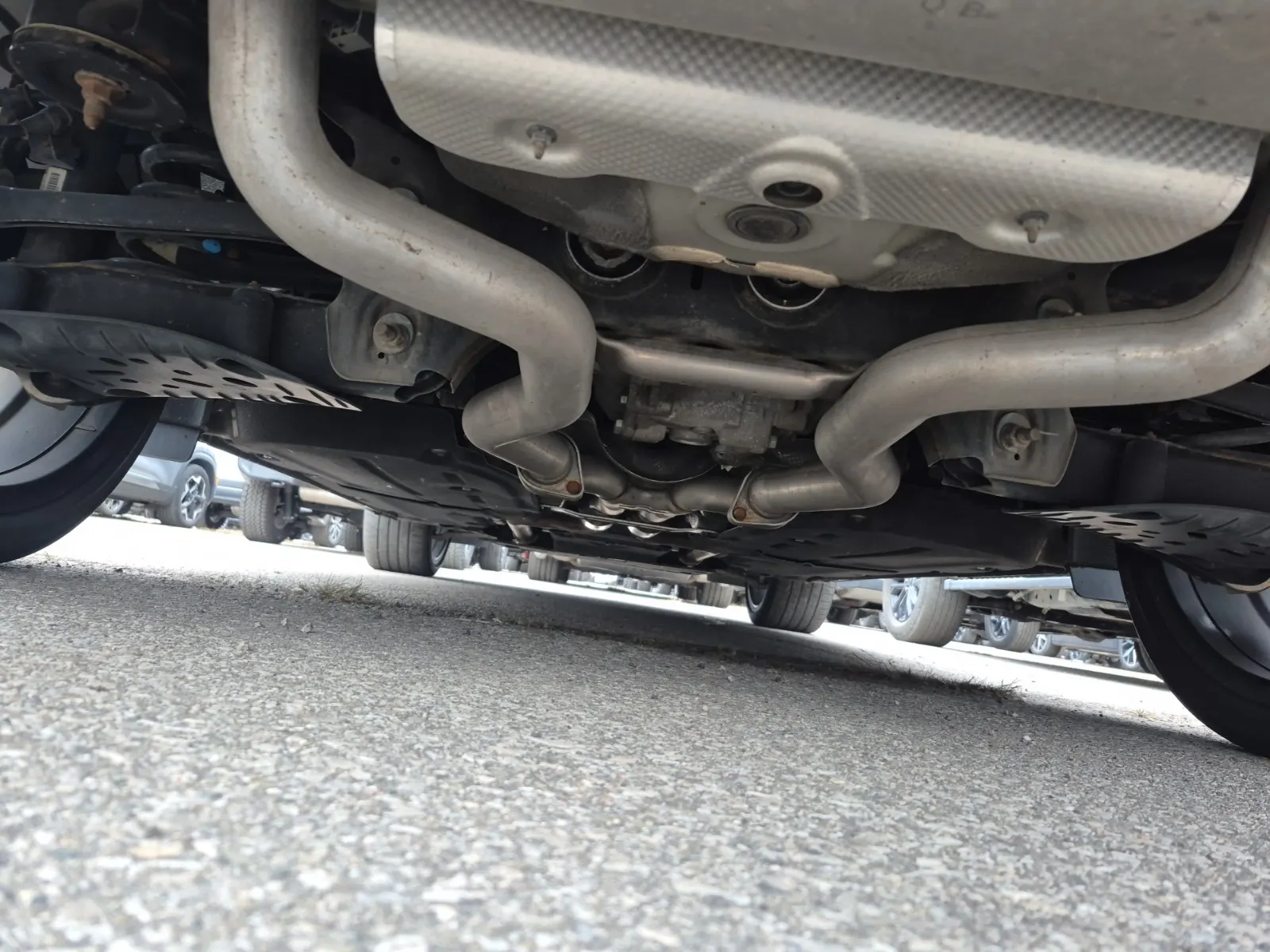 Undercarriage - Rear Photo