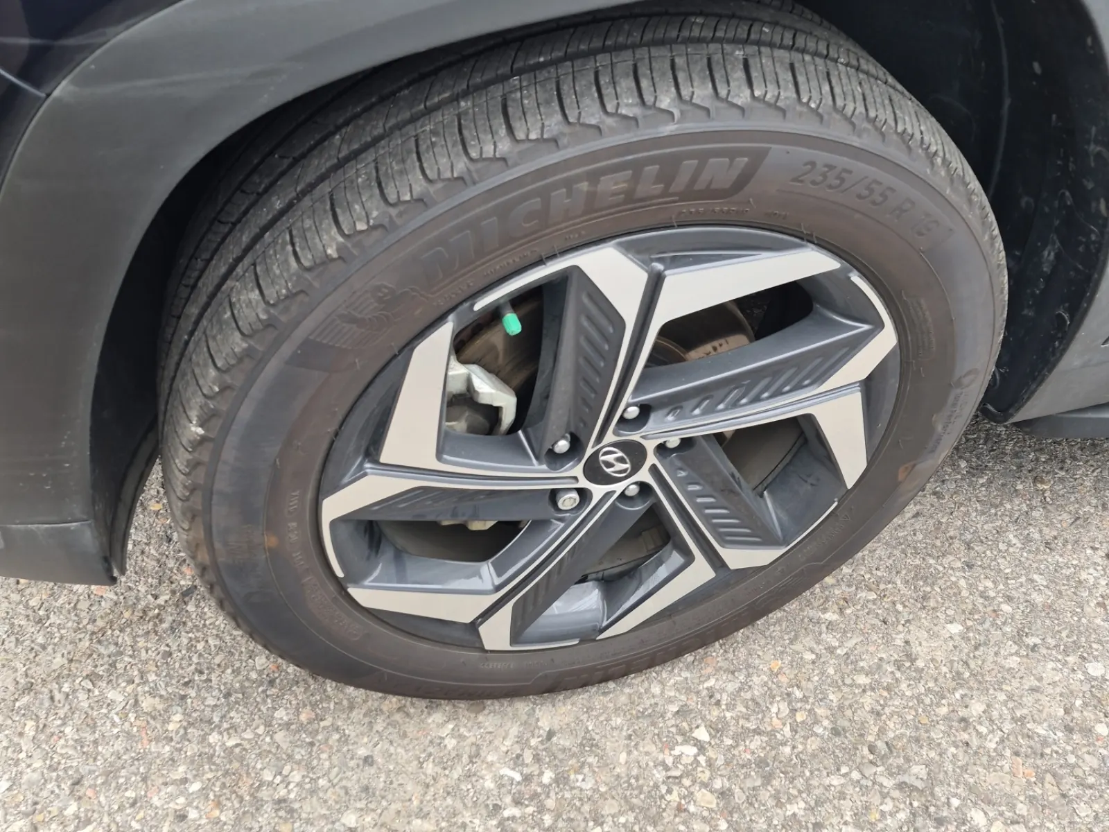 Front driver wheel/tire photo