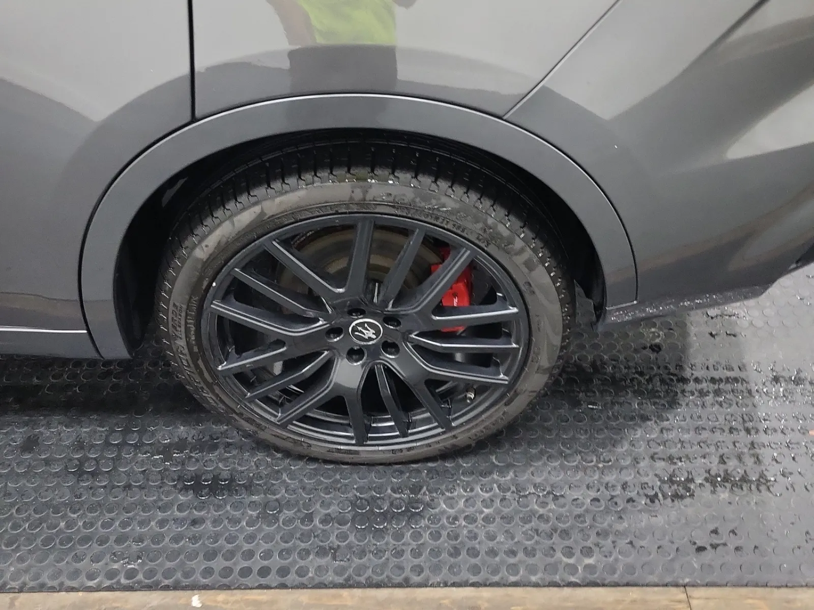 Left Rear Wheel/Tire Photo