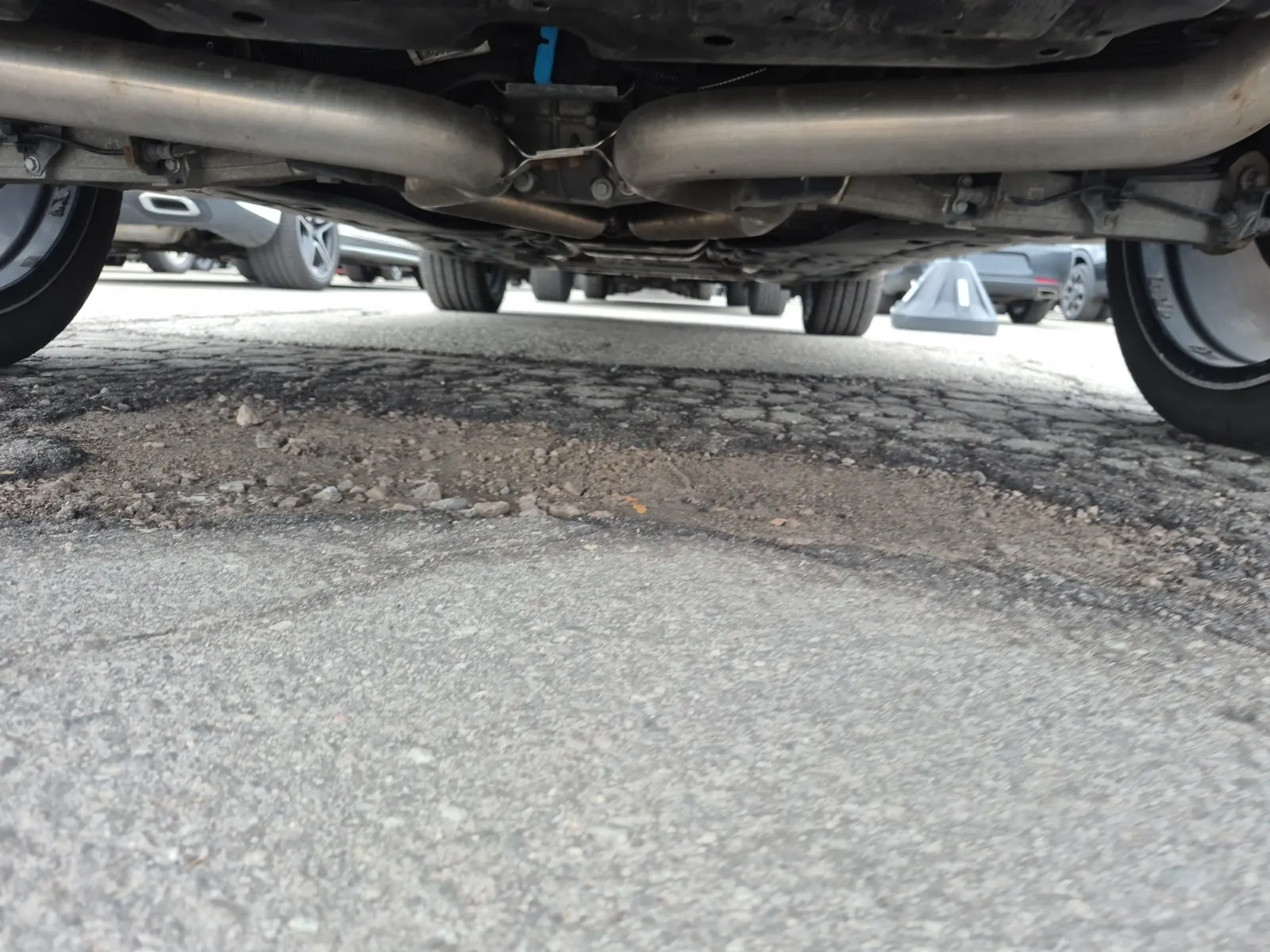 Undercarriage - Rear Photo