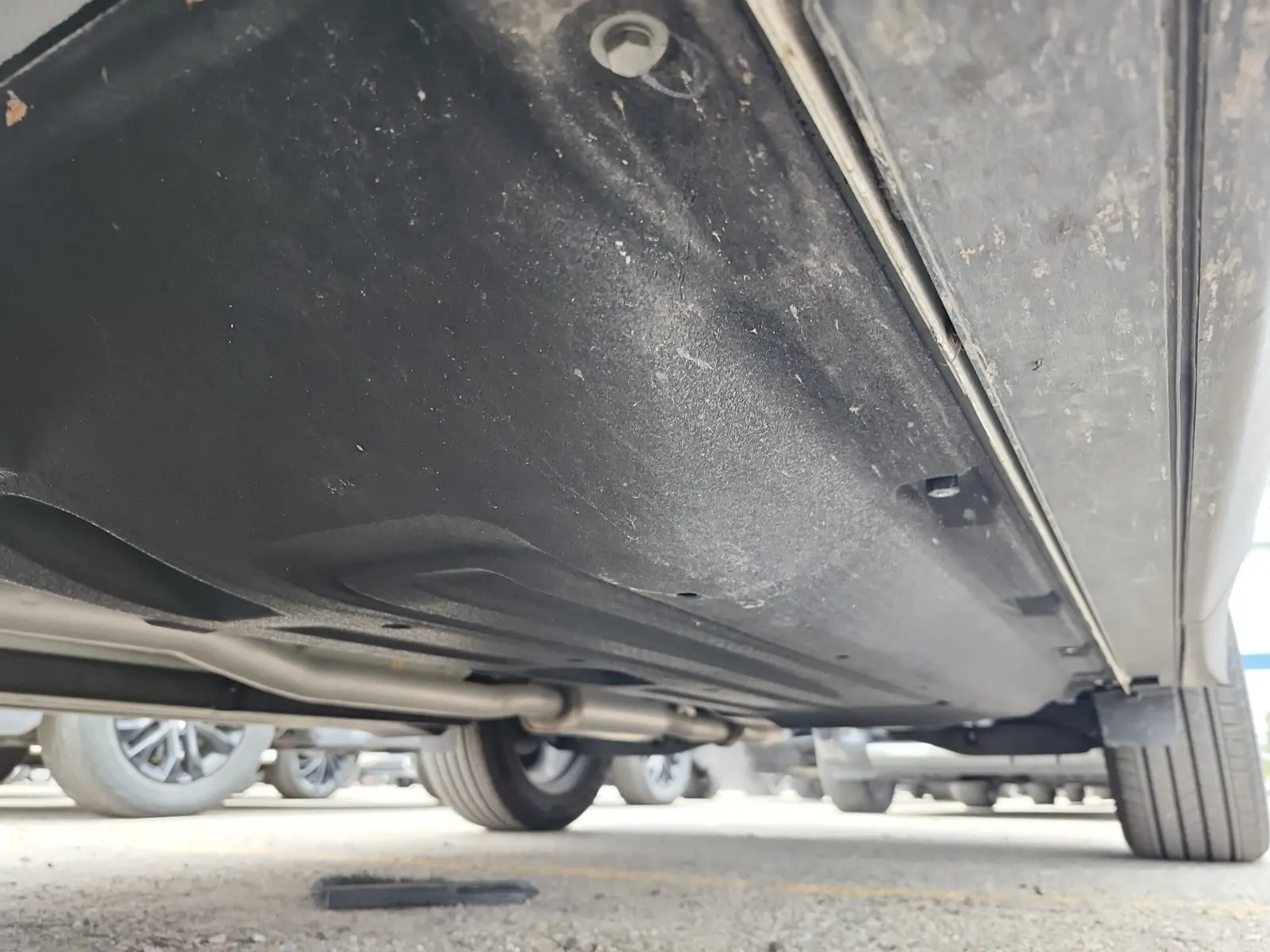 Undercarriage - Driver Photo