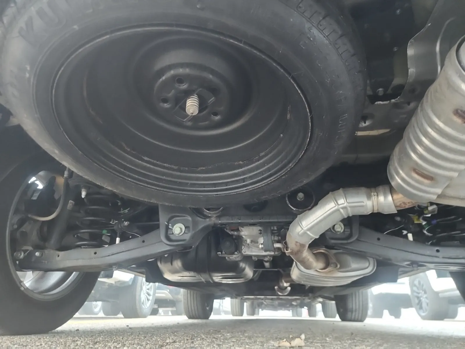 Undercarriage - Rear Photo