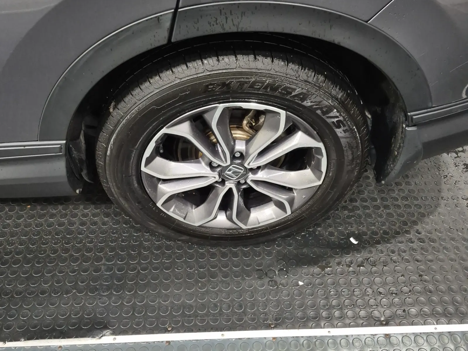 Left Rear Wheel/Tire Photo