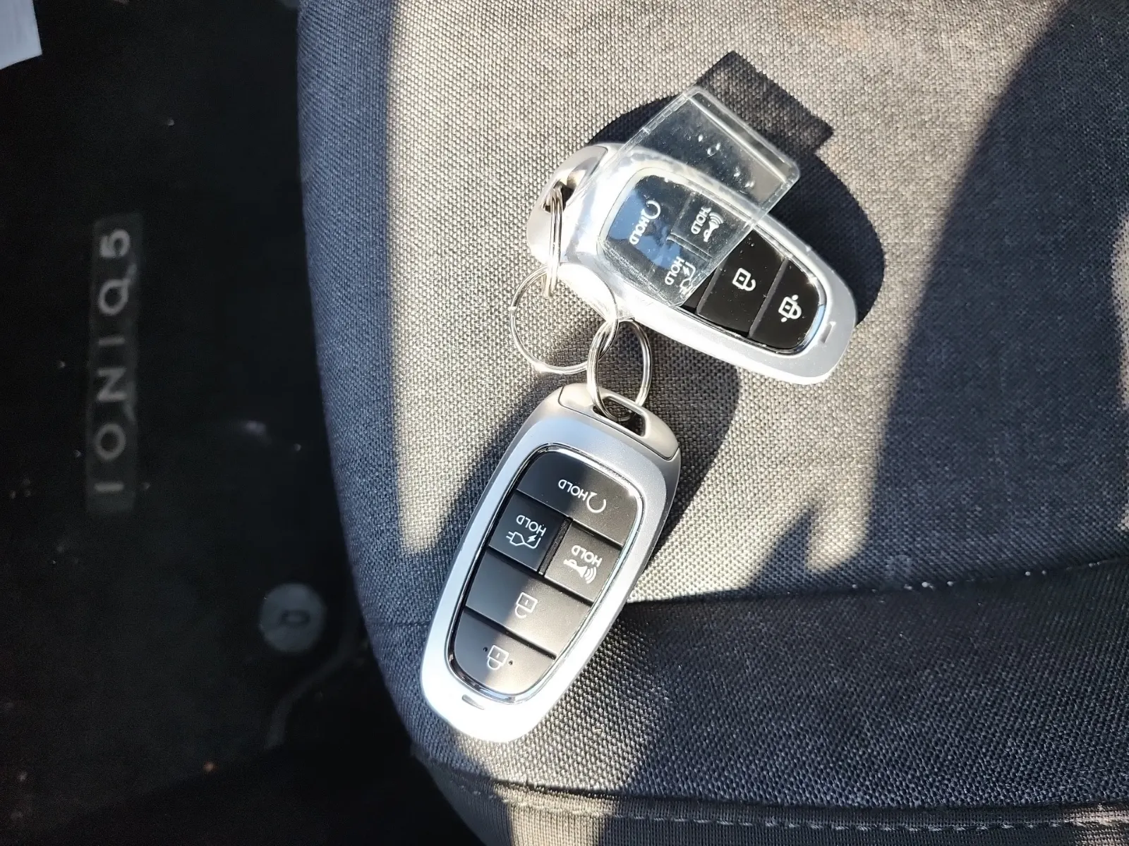 Keys/Fobs/Manual Photo
