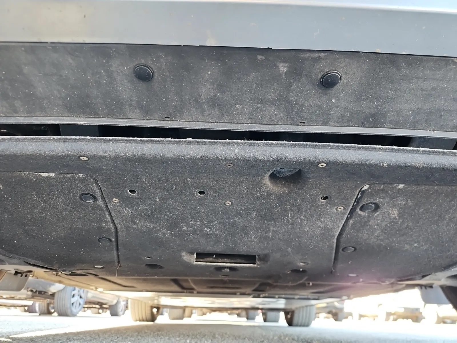 Undercarriage - Rear Photo