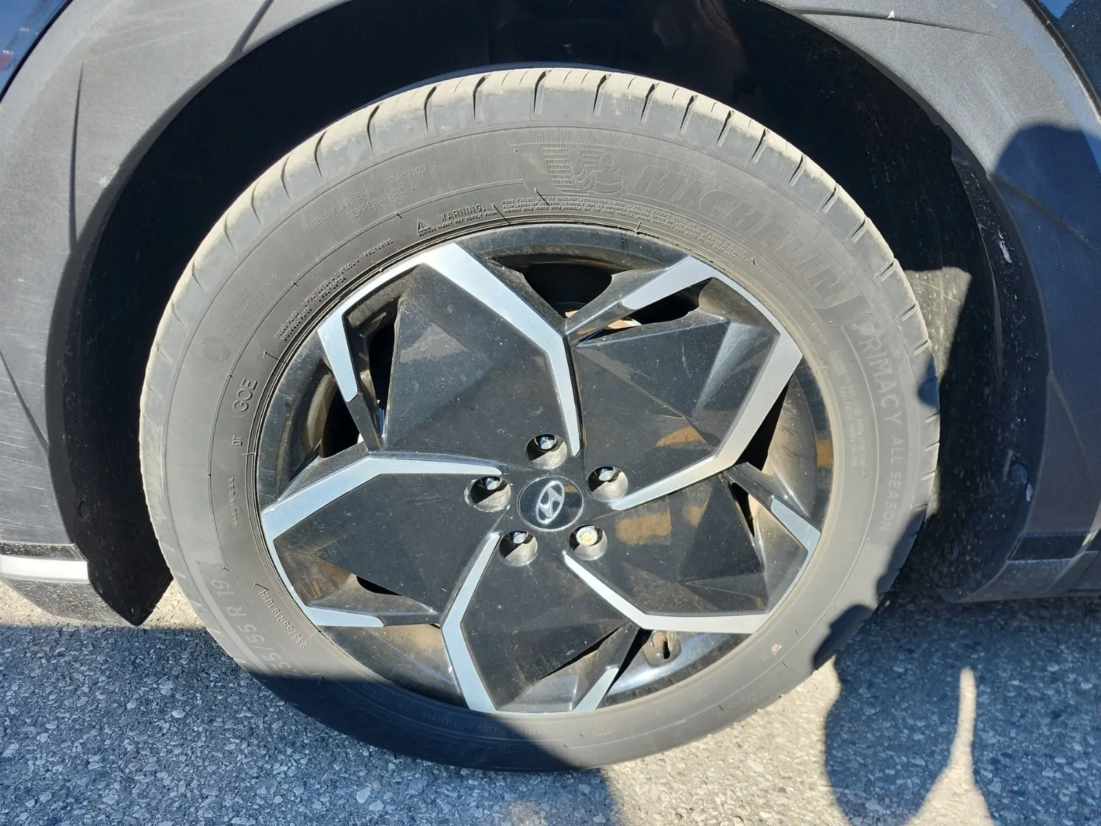 Front driver wheel/tire photo