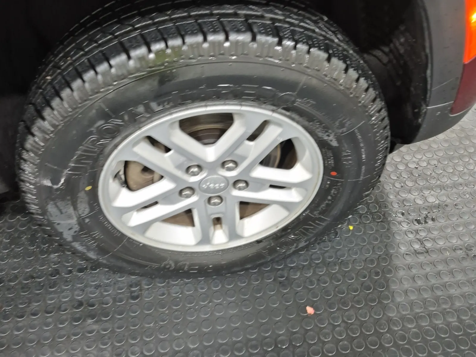 Right Front Wheel/Tire Photo