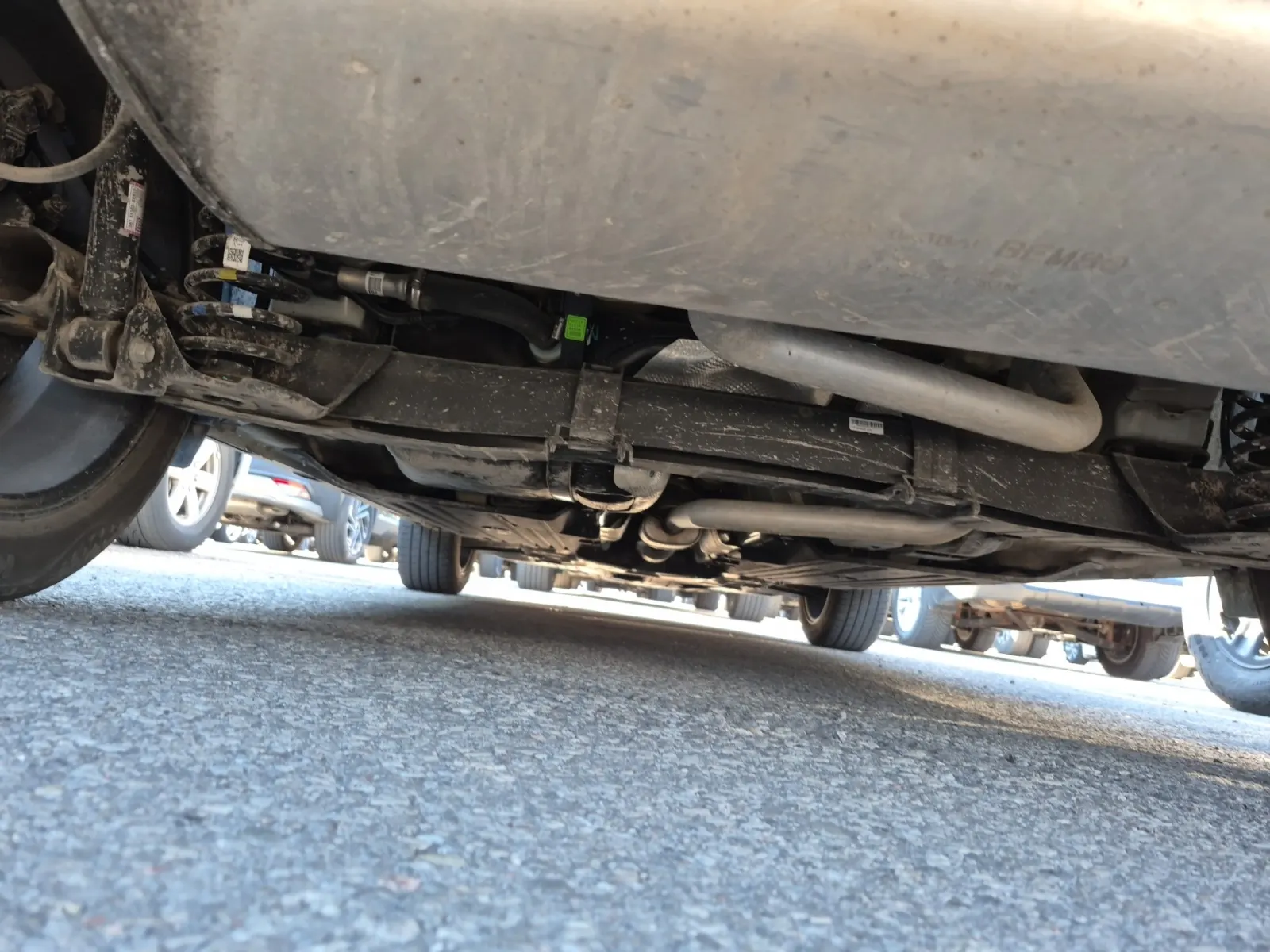 Undercarriage - Rear Photo