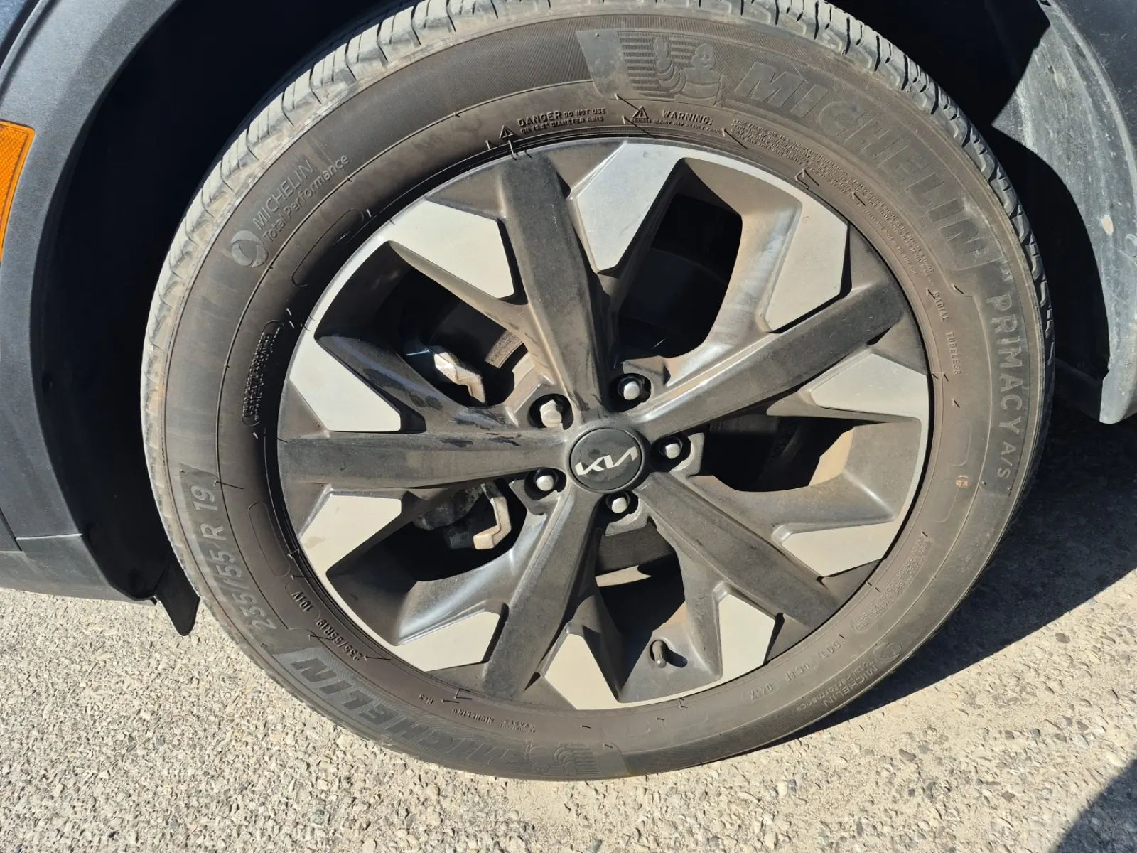 Front driver wheel/tire photo