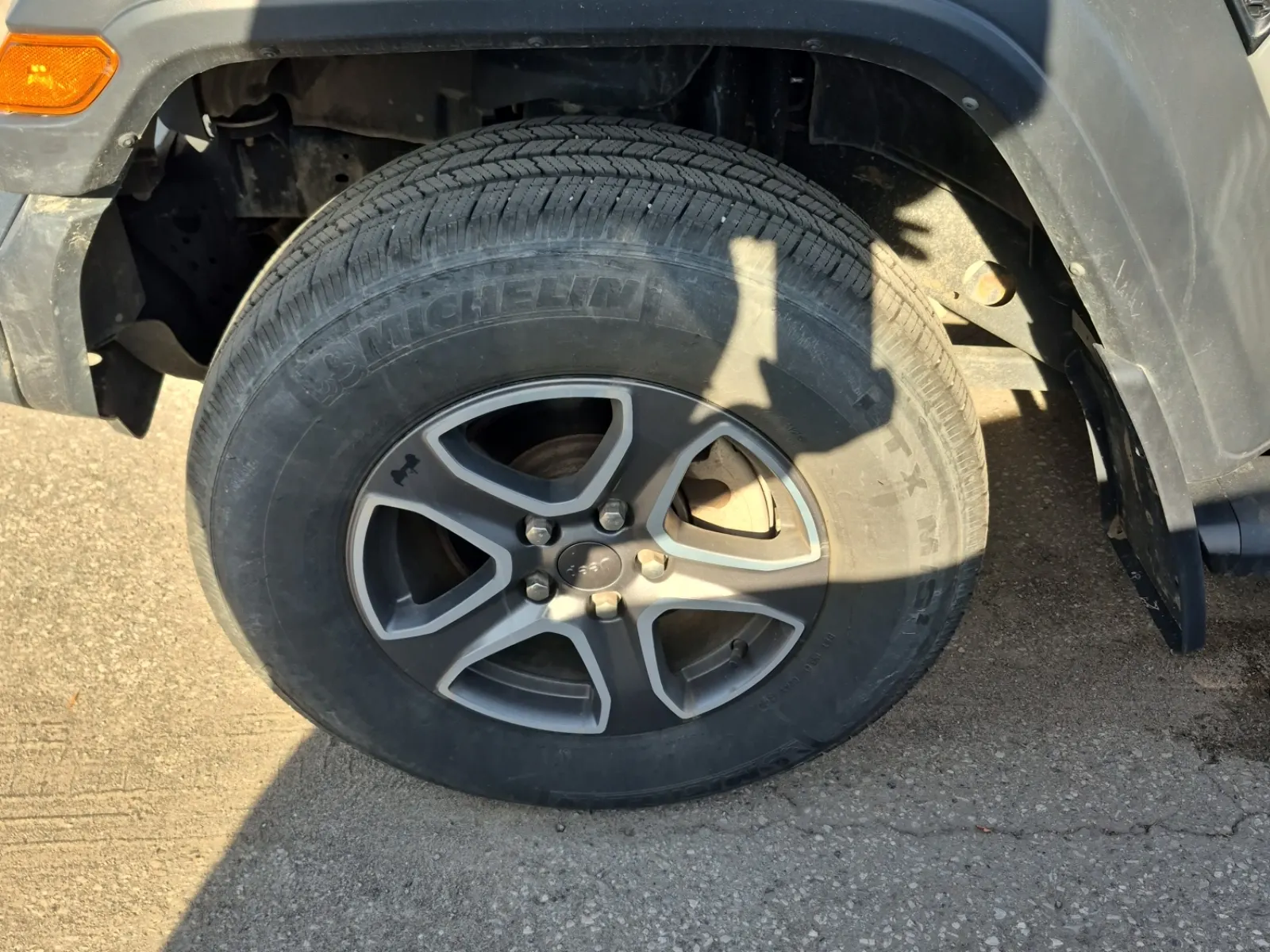 Front driver wheel/tire photo