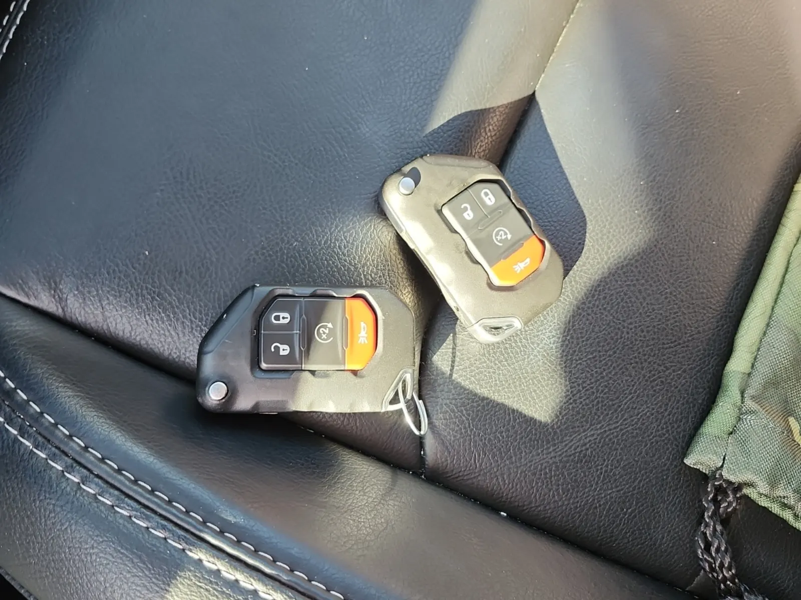 Keys/Fobs/Manual Photo