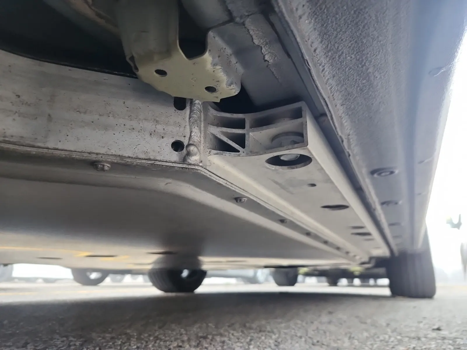 Undercarriage - Passenger Photo