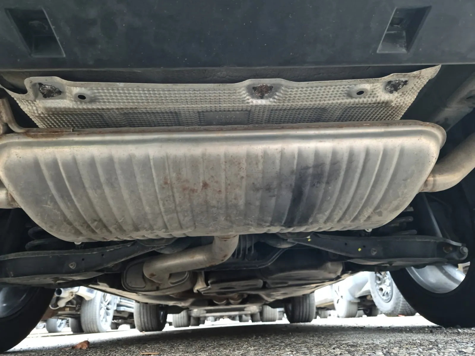 Undercarriage - Rear Photo