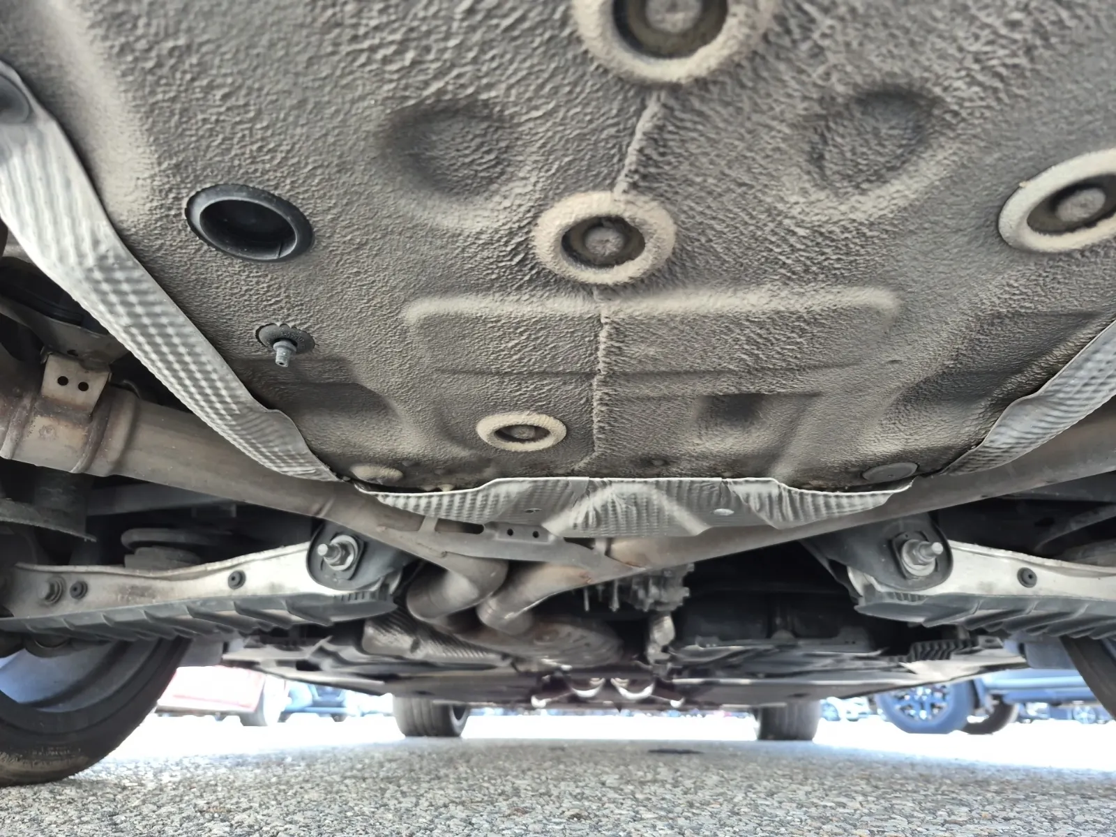 Undercarriage - Rear Photo