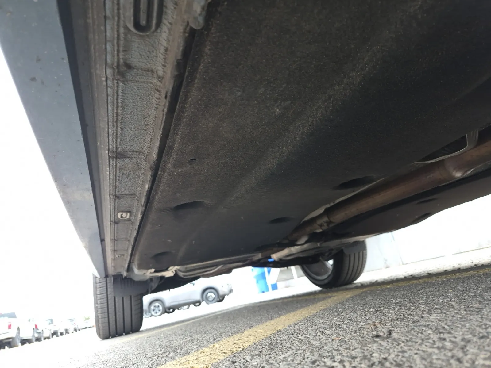 Undercarriage - Passenger Photo