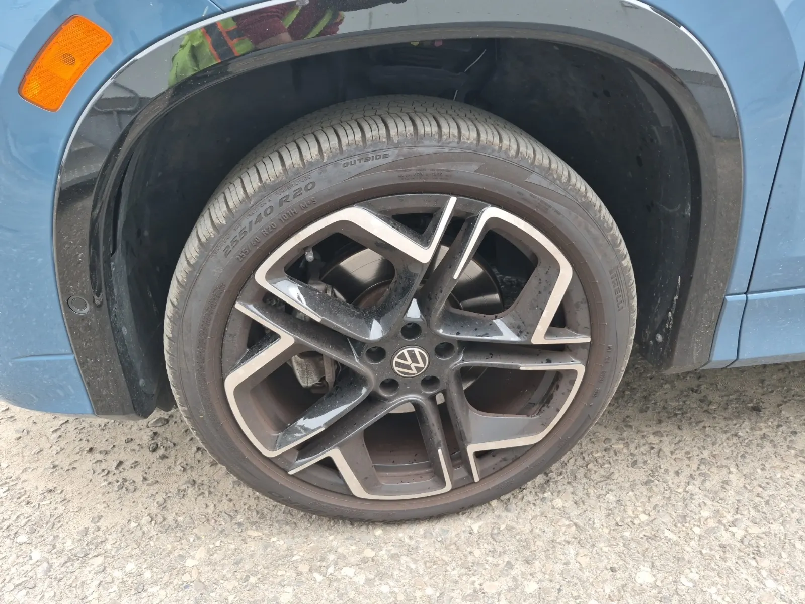 Front driver wheel/tire photo