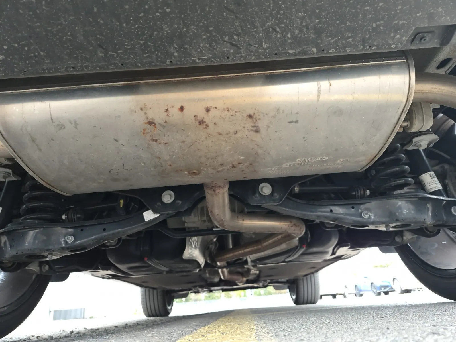 Undercarriage - Rear Photo