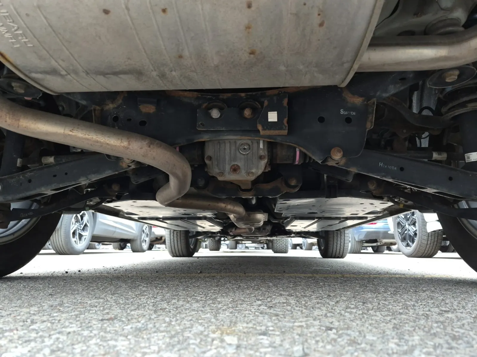 Undercarriage - Rear Photo