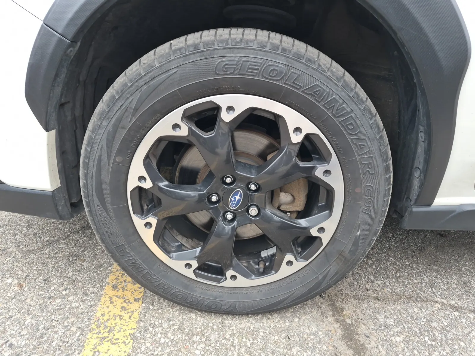 Front driver wheel/tire photo