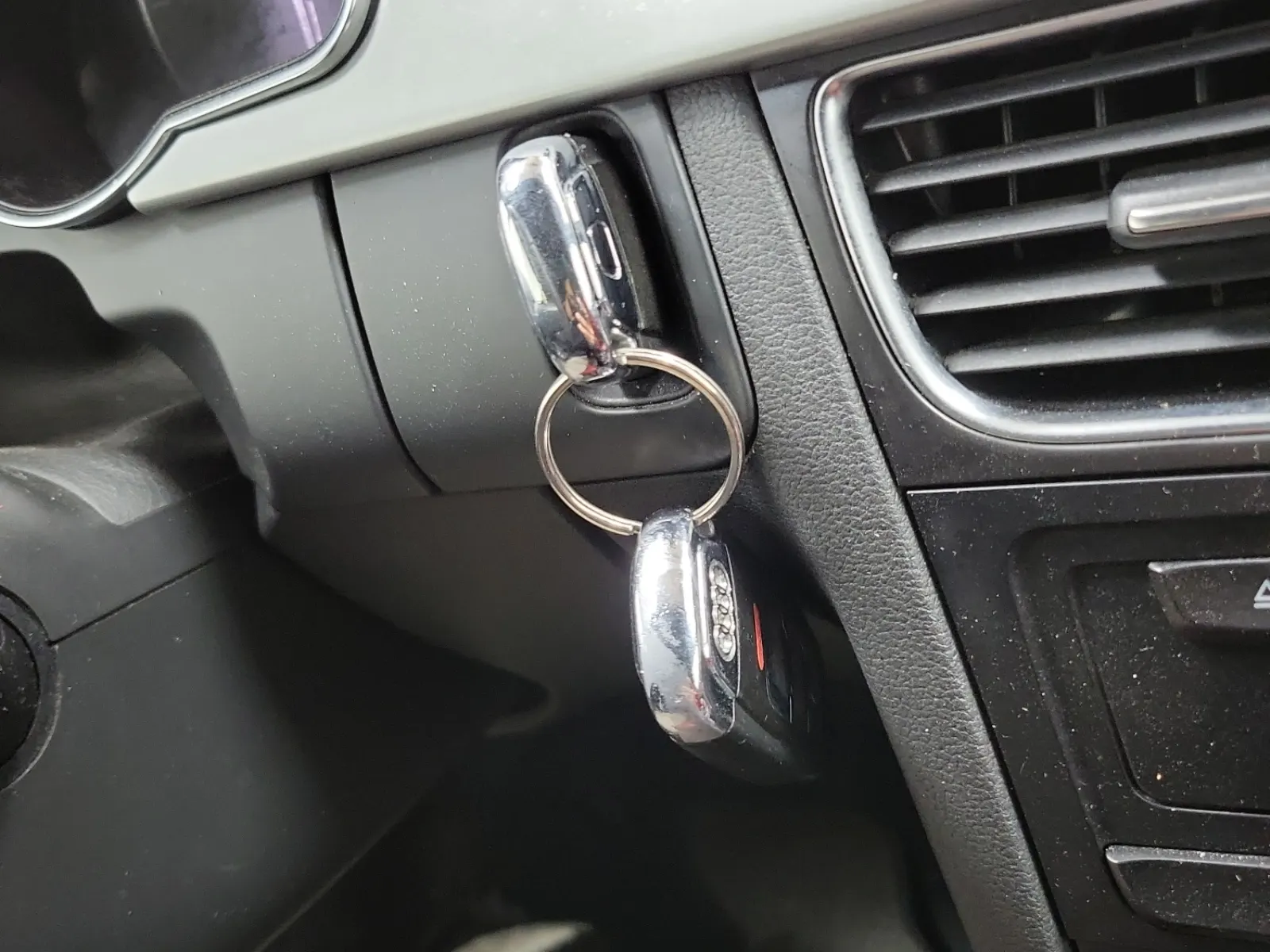 Keys/Fobs/Manual Photo
