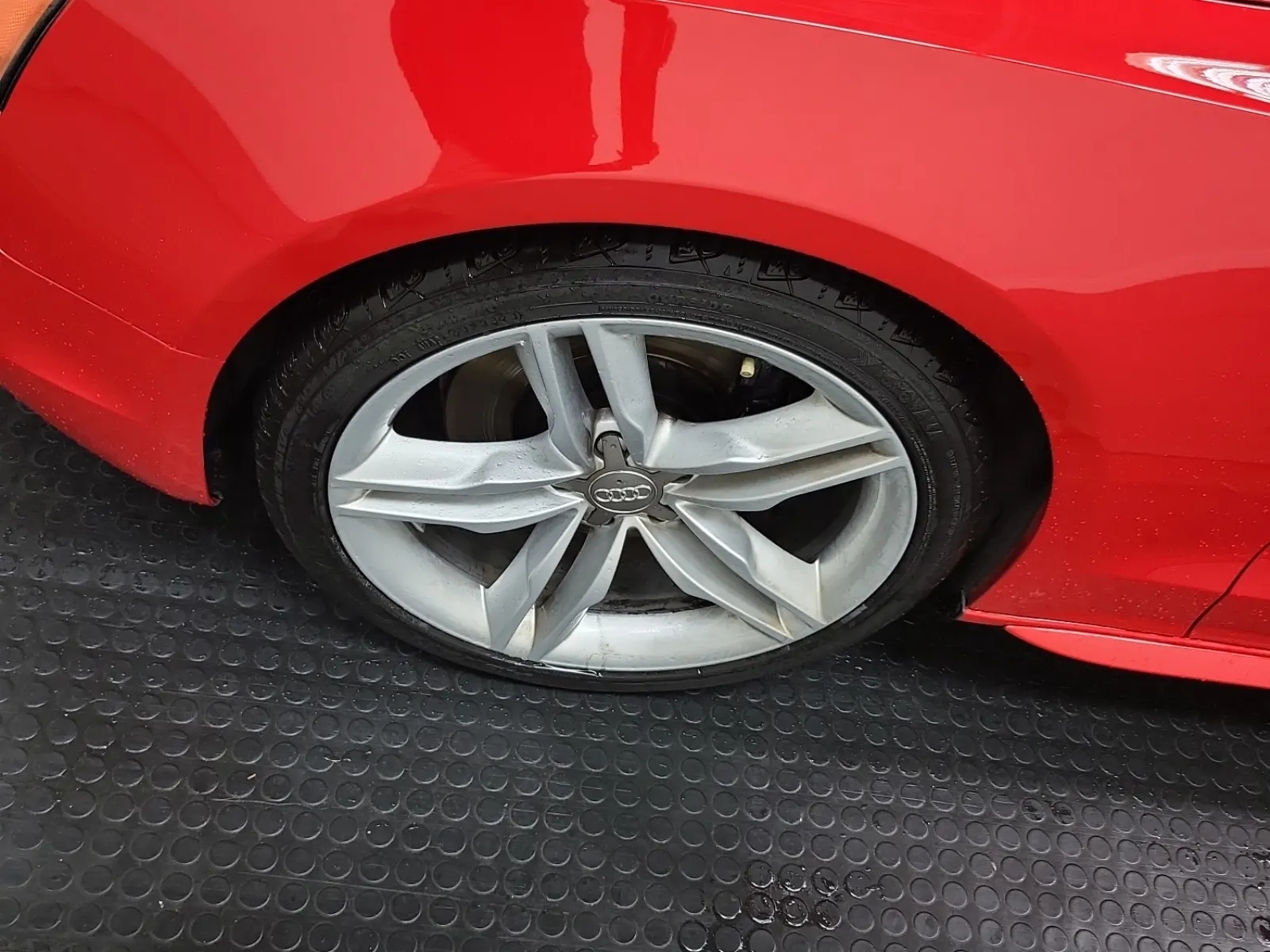 Front driver wheel/tire photo