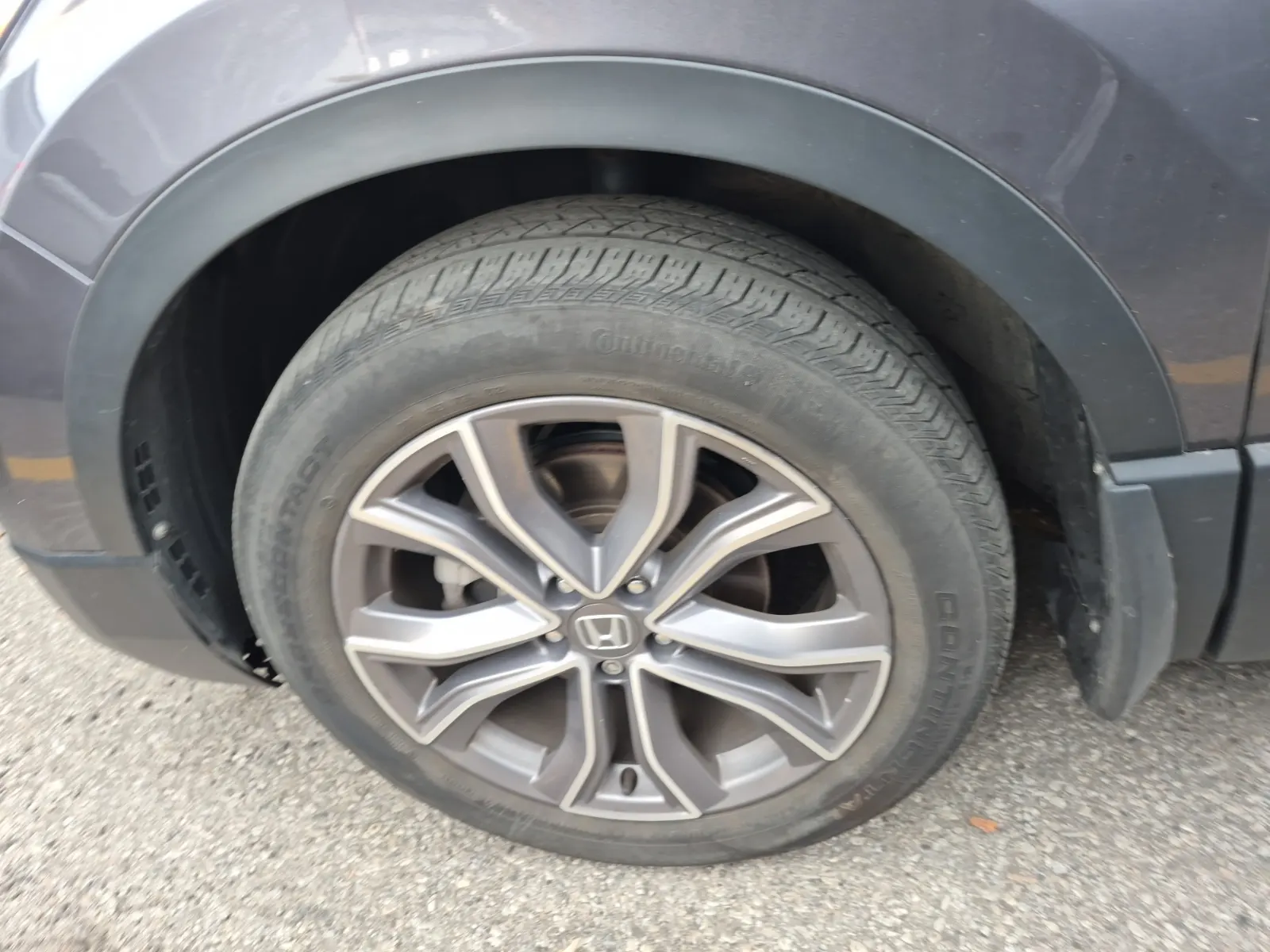 Front driver wheel/tire photo