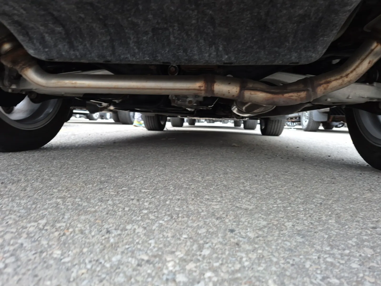 Undercarriage - Rear Photo