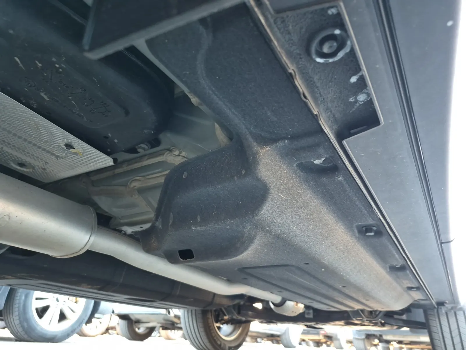 Undercarriage - Passenger Photo