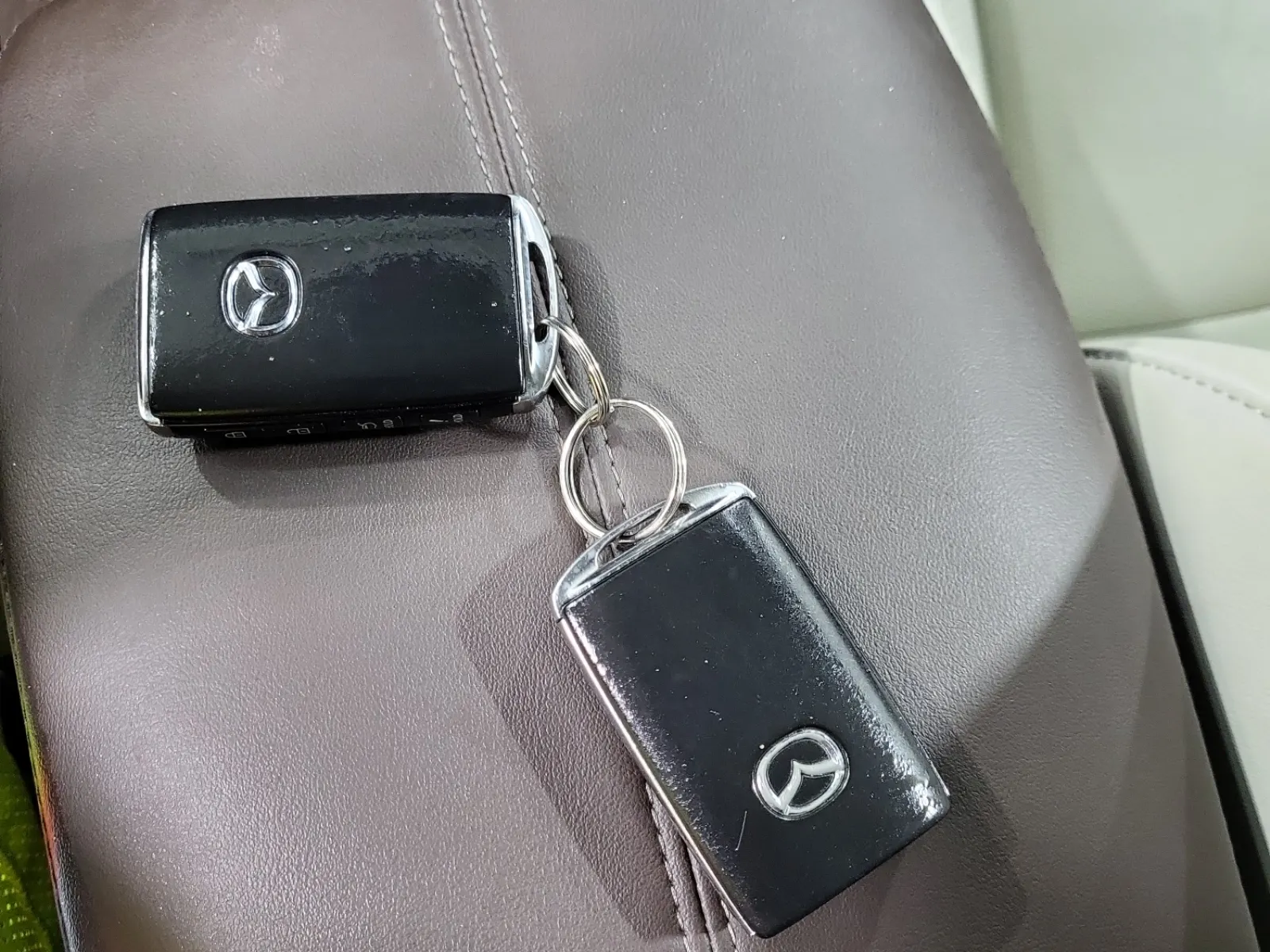 Keys/Fobs/Manual Photo
