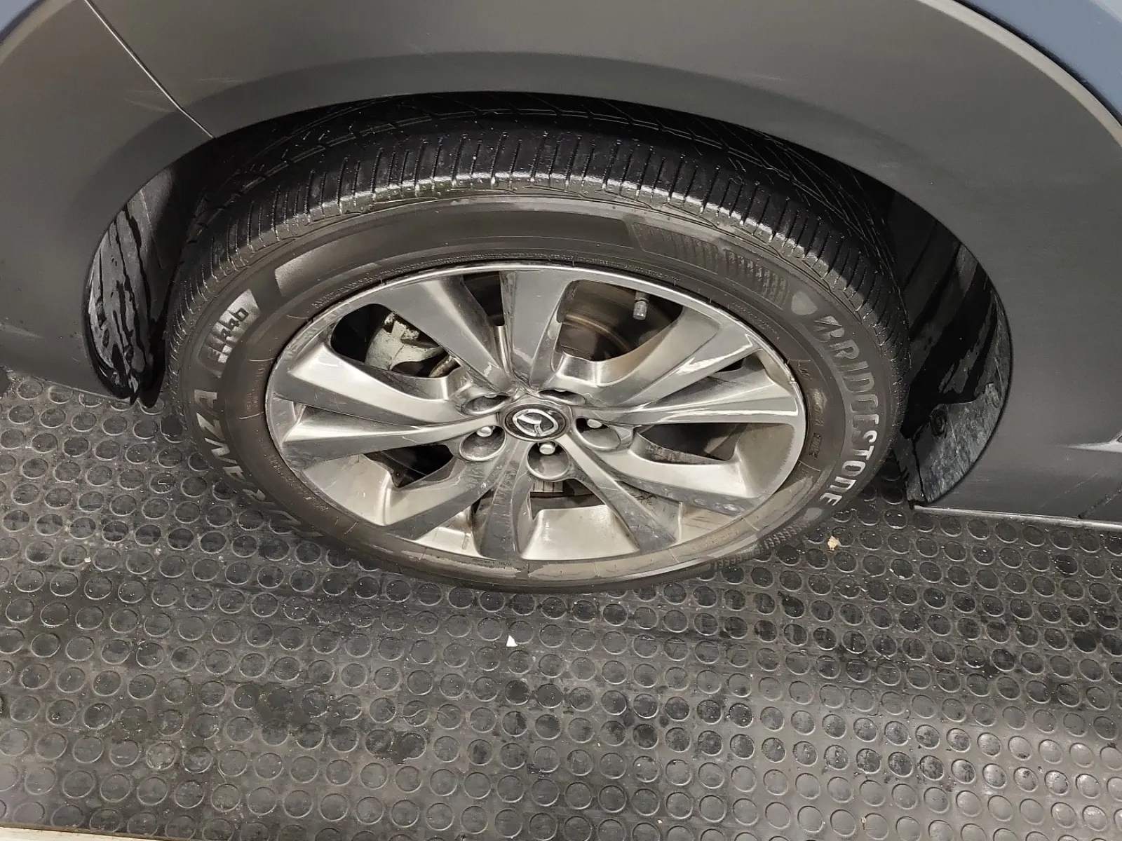 Front driver wheel/tire photo