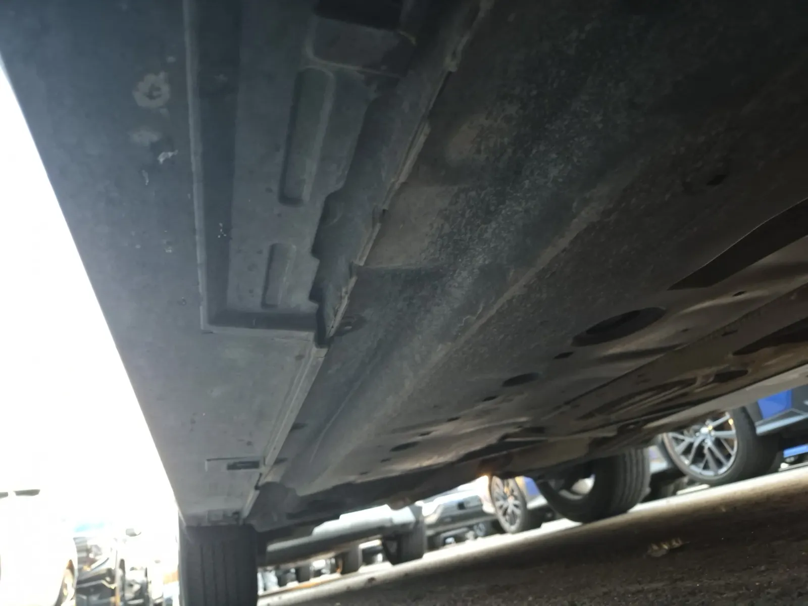 Undercarriage - Passenger Photo