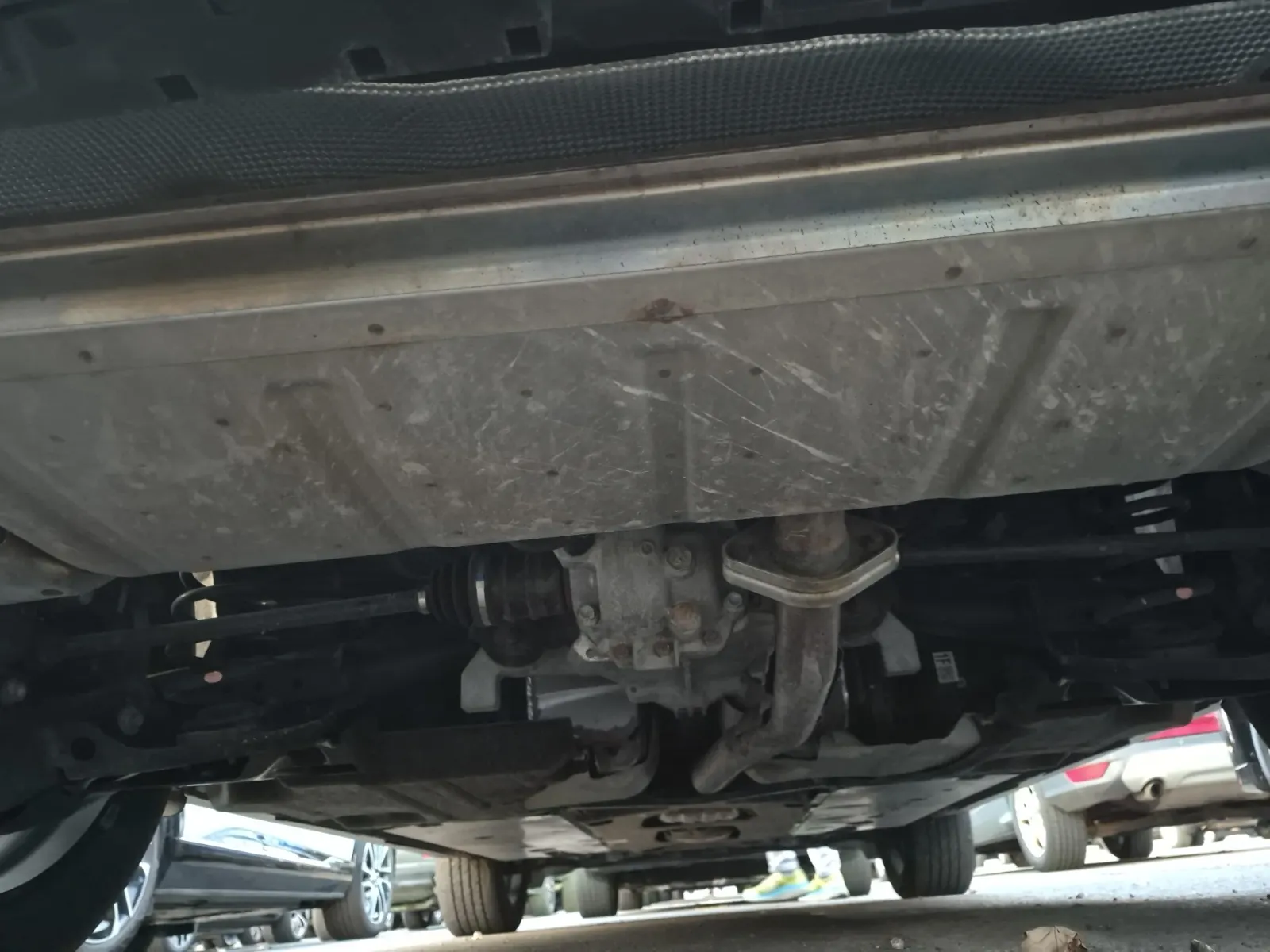 Undercarriage - Rear Photo