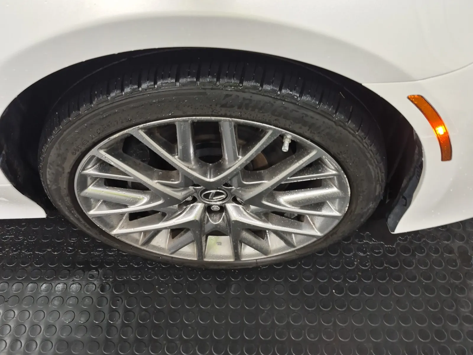 Right Front Wheel/Tire Photo