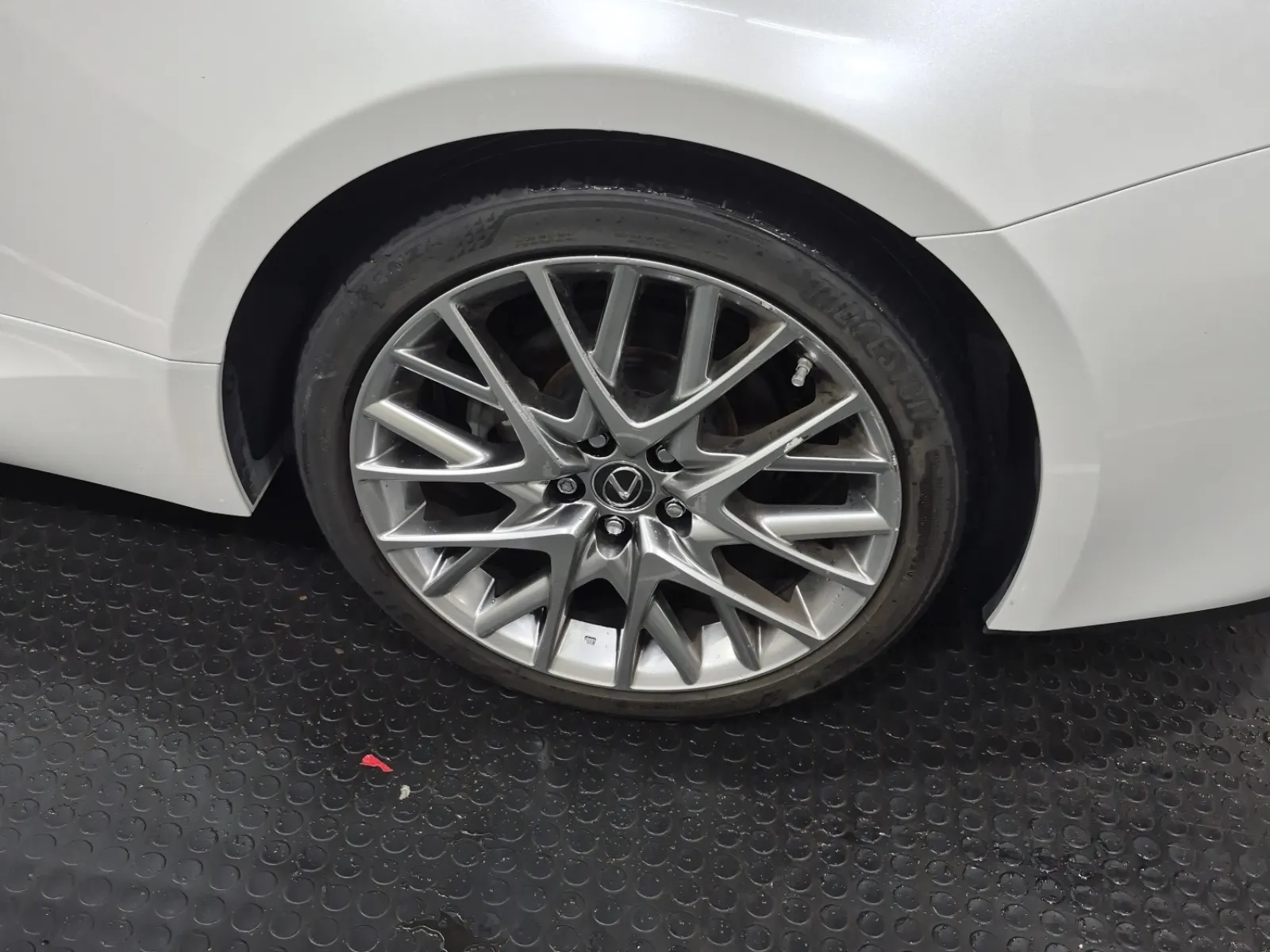 Left Rear Wheel/Tire Photo